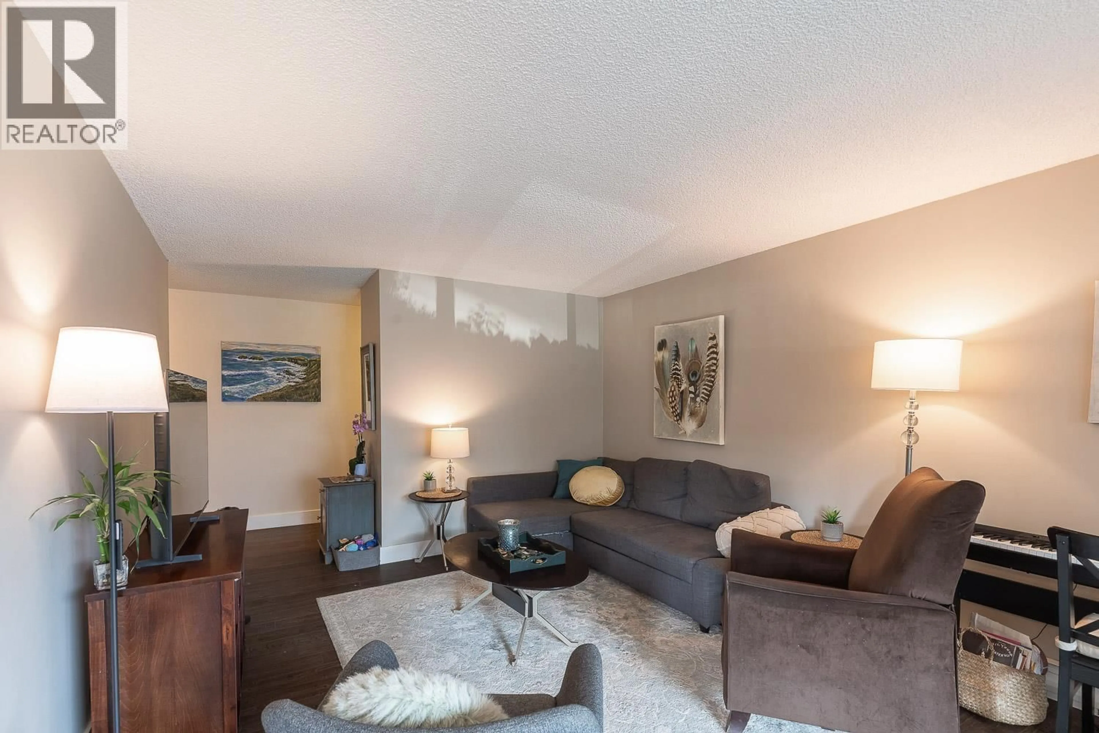 Living room with furniture, unknown for 105 - 3371 SPRINGFIELD DRIVE, Richmond British Columbia V7E1Y9