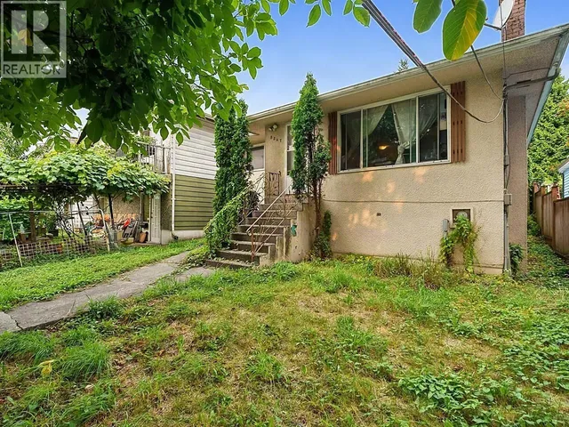 8247 10TH AVENUE, Burnaby 2