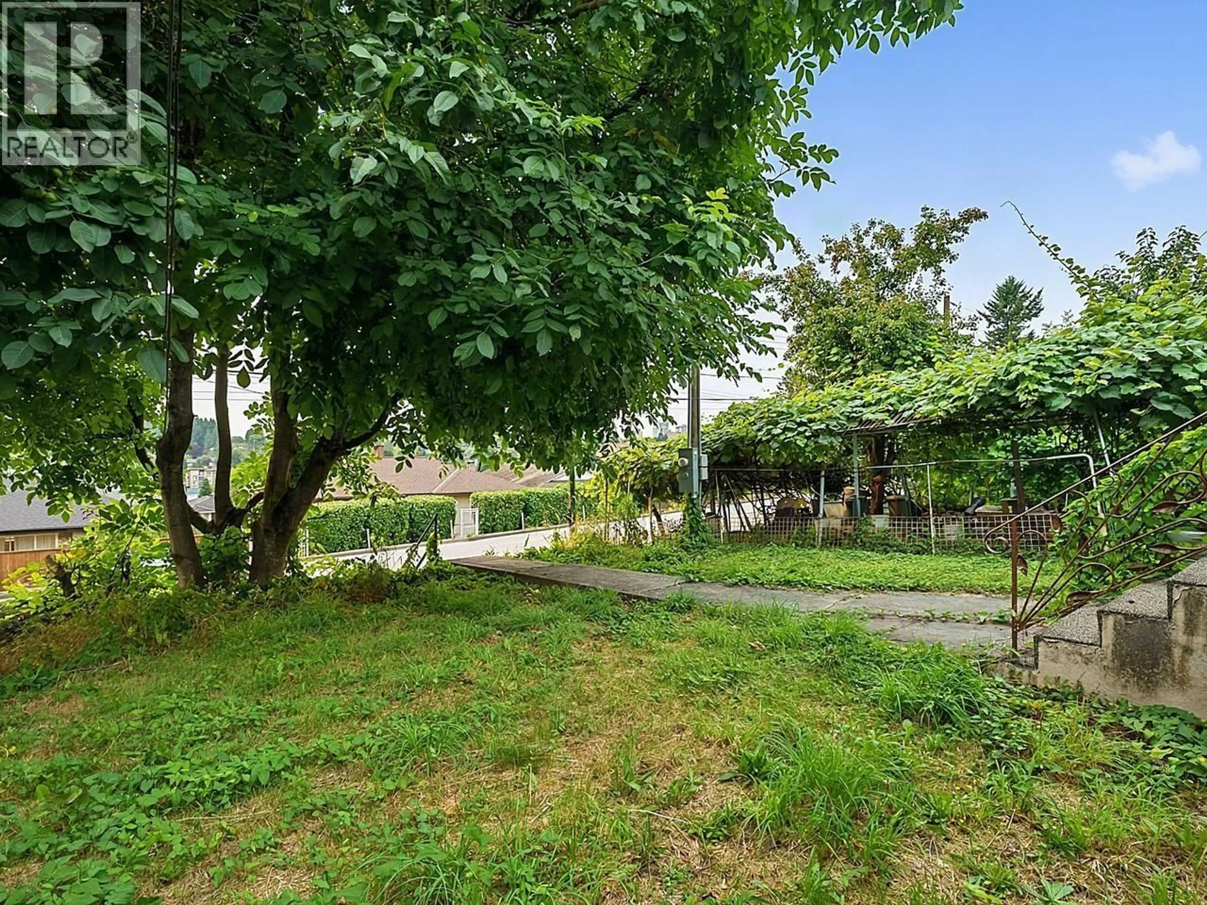 Patio, forest/trees view for 8247 10TH AVENUE, Burnaby British Columbia V3N2S6