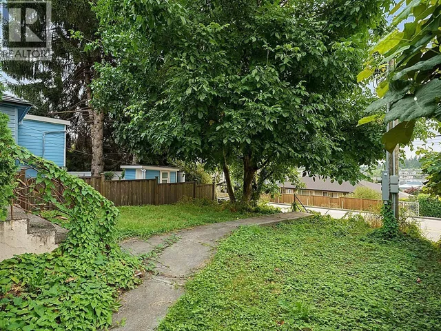 8247 10TH AVENUE, Burnaby 4