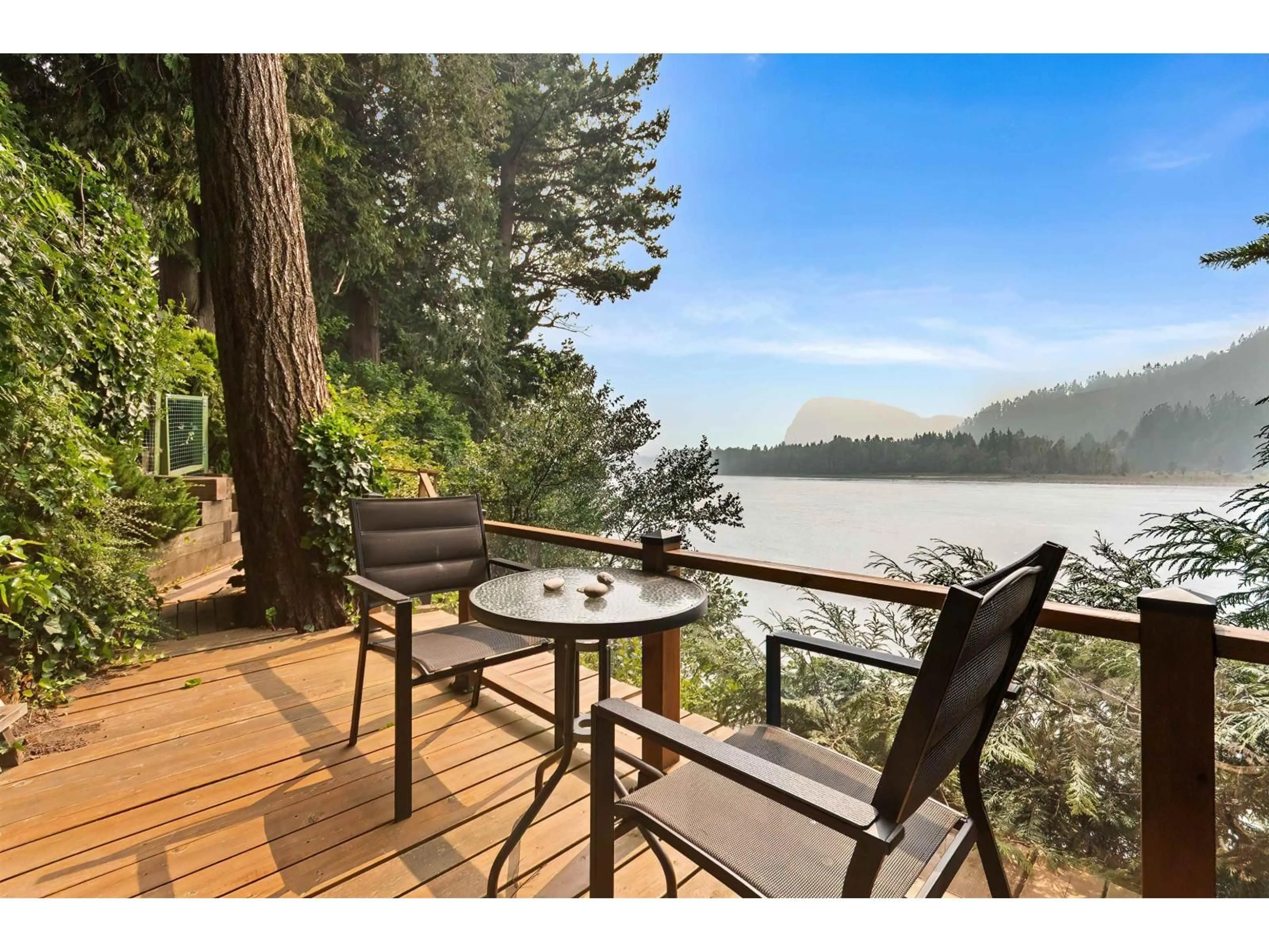 Patio, water/lake/river/ocean view for 402 WATER AVENUE, Hope British Columbia V0X1L0