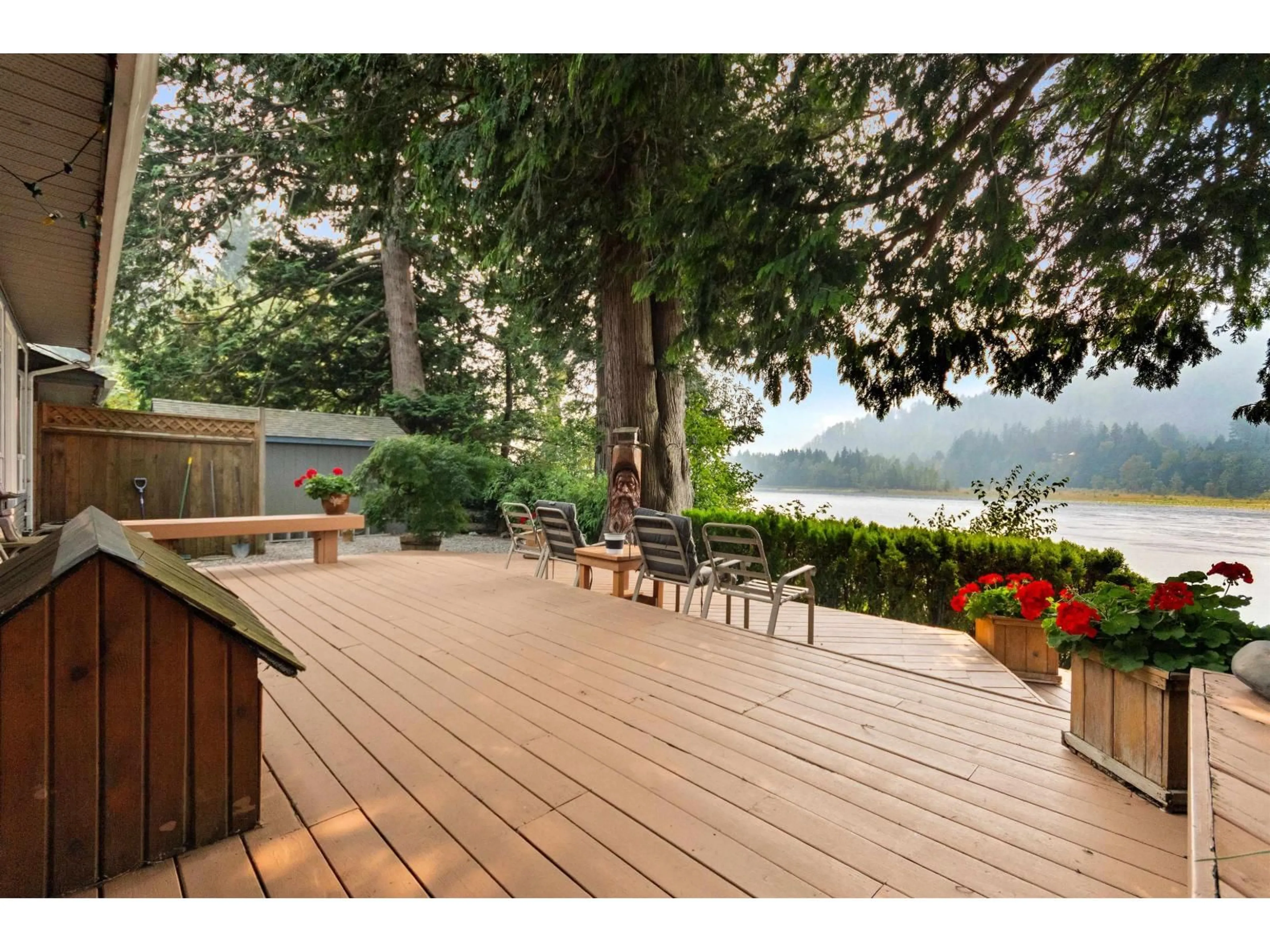 Patio, water/lake/river/ocean view for 402 WATER AVENUE, Hope British Columbia V0X1L0