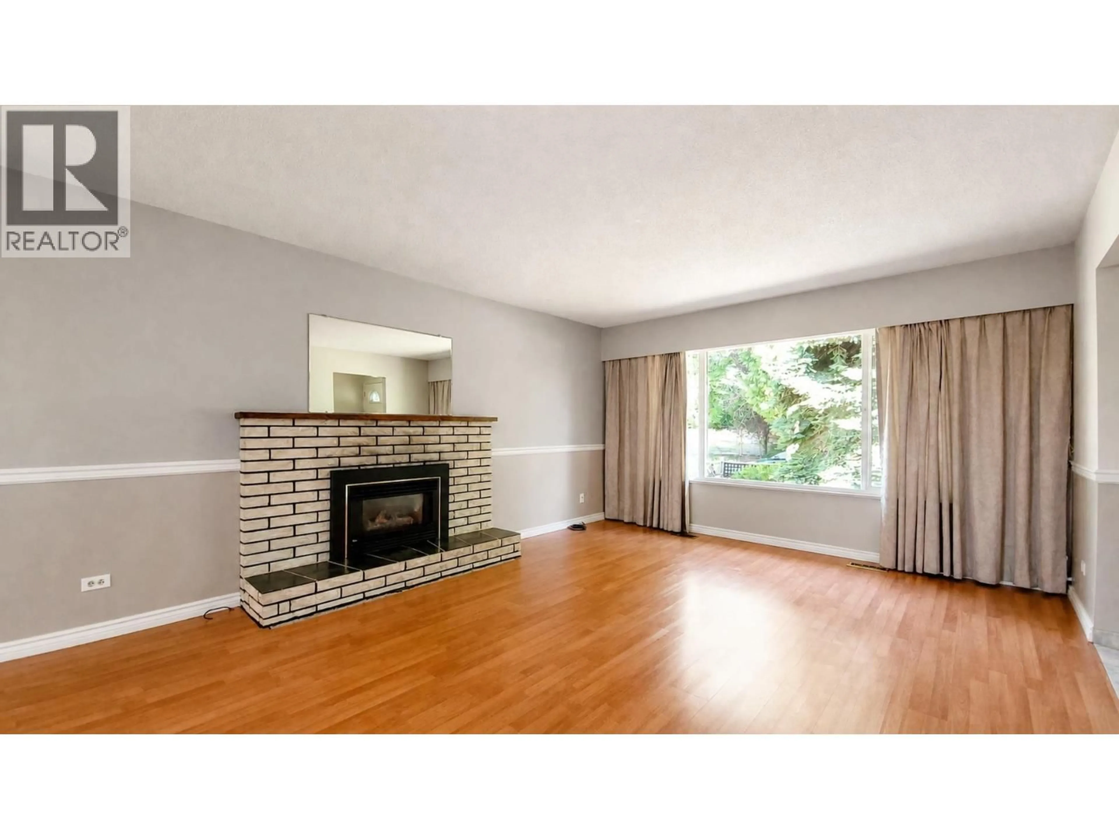 Living room with furniture, wood/laminate floor for 1798 HEATHER AVENUE, Port Coquitlam British Columbia V3B2L1
