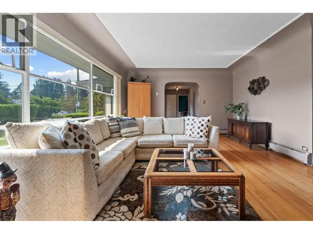 3455 HIGHLAND BOULEVARD, North Vancouver 2