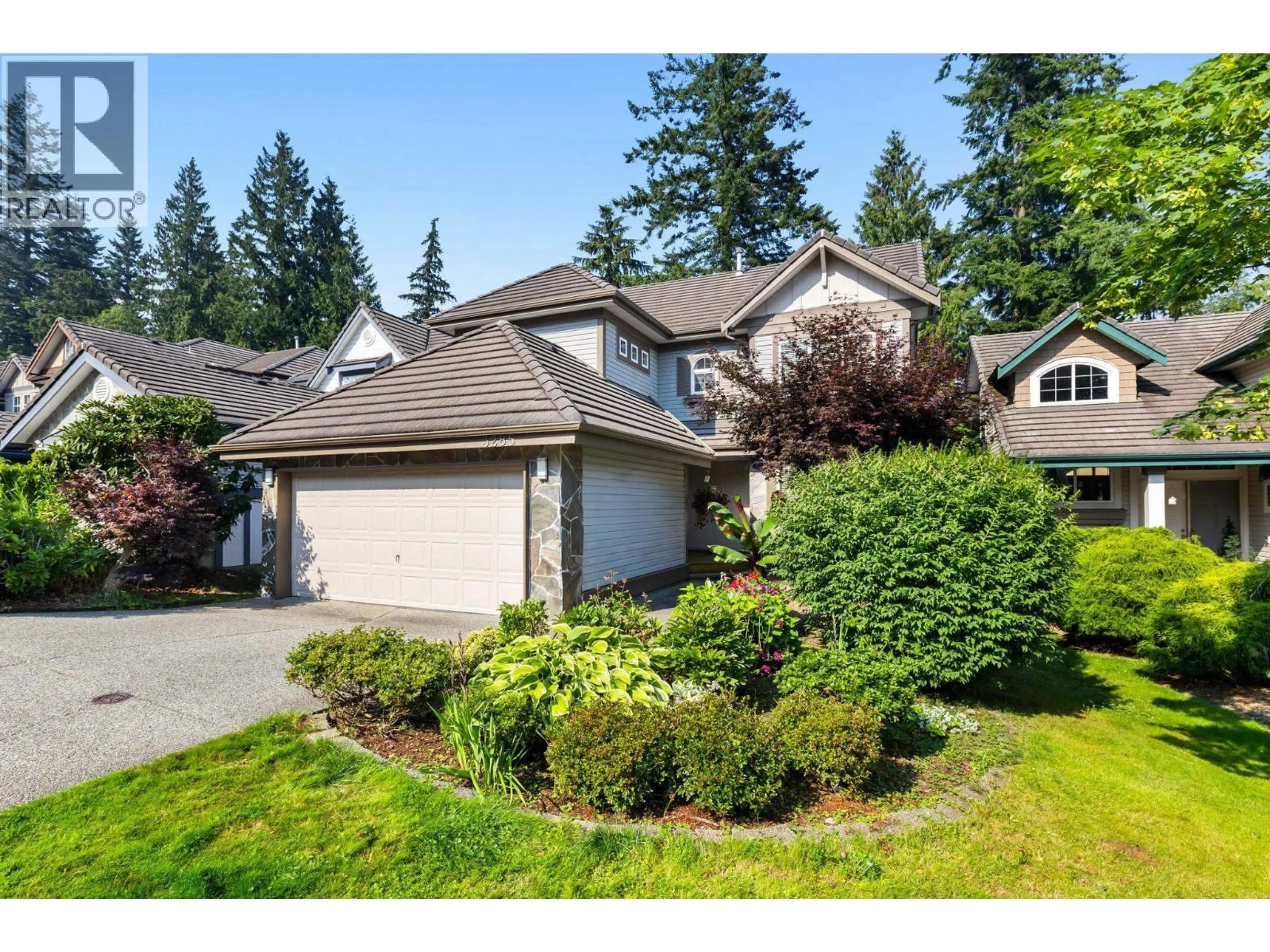 A pic from outside/outdoor area/front of a property/back of a property/a pic from drone, street for 3285 CHARTWELL, Coquitlam British Columbia V3E3M9