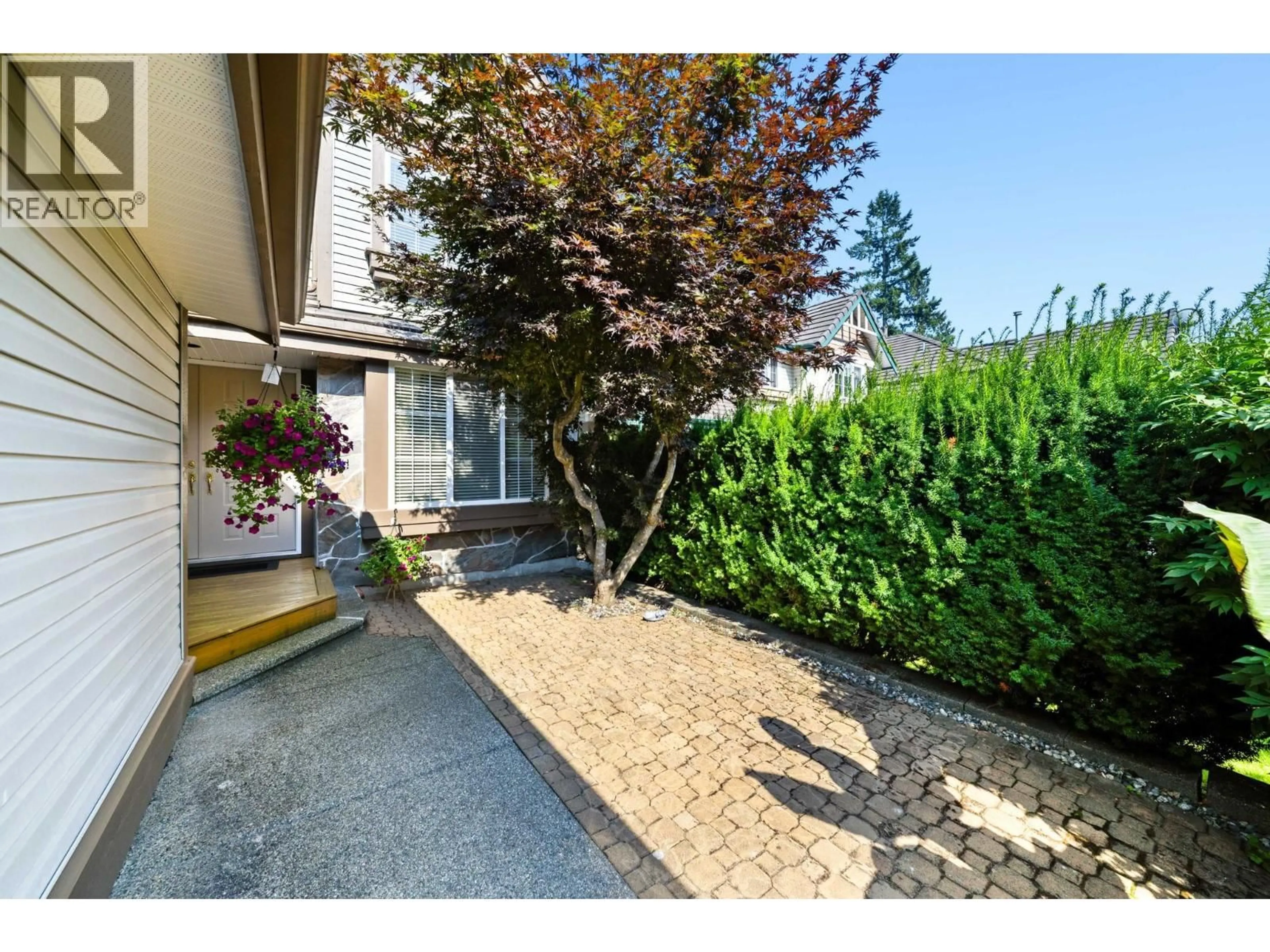 Patio, street for 3285 CHARTWELL, Coquitlam British Columbia V3E3M9