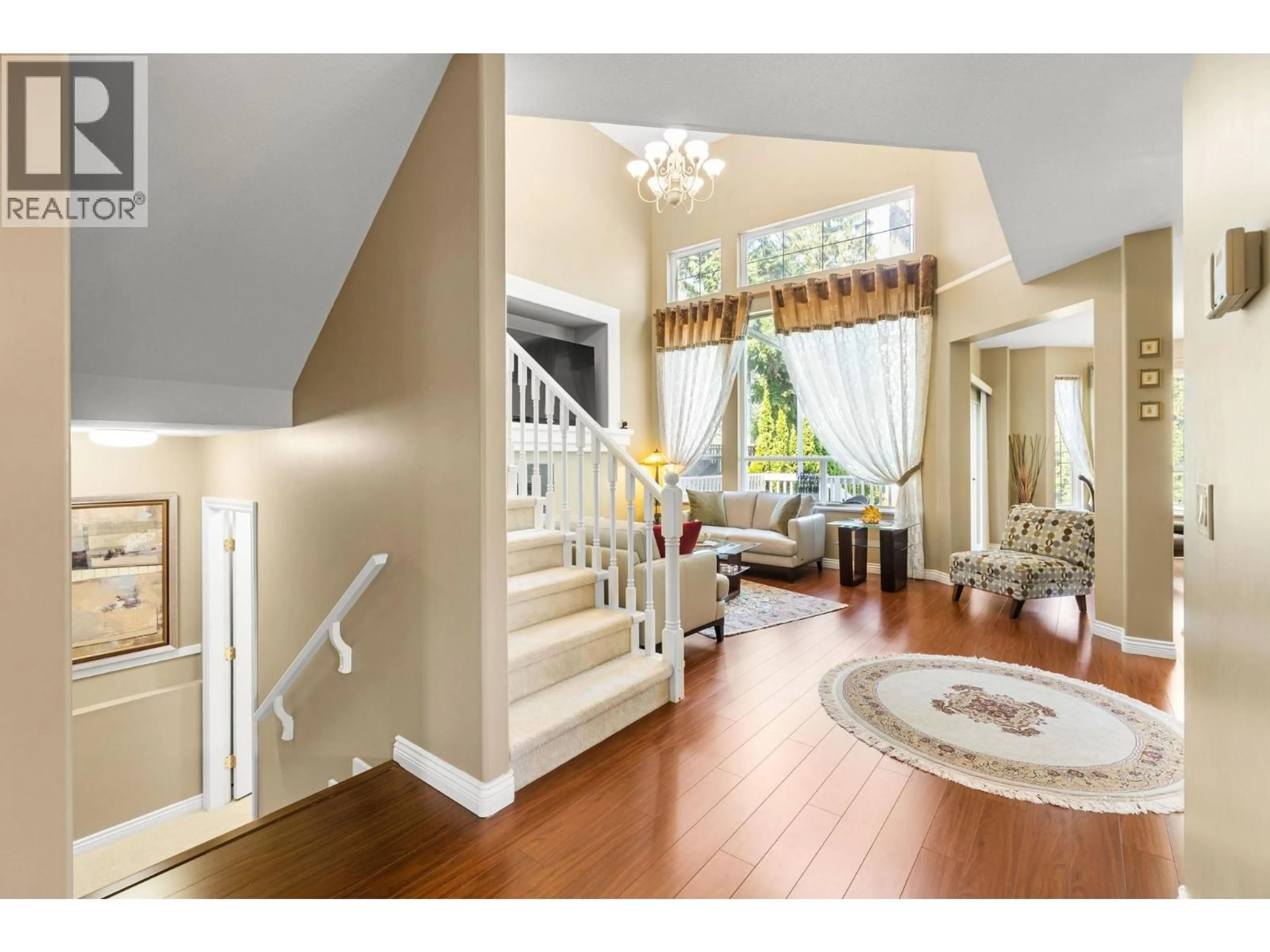 Indoor entryway for 3285 CHARTWELL, Coquitlam British Columbia V3E3M9