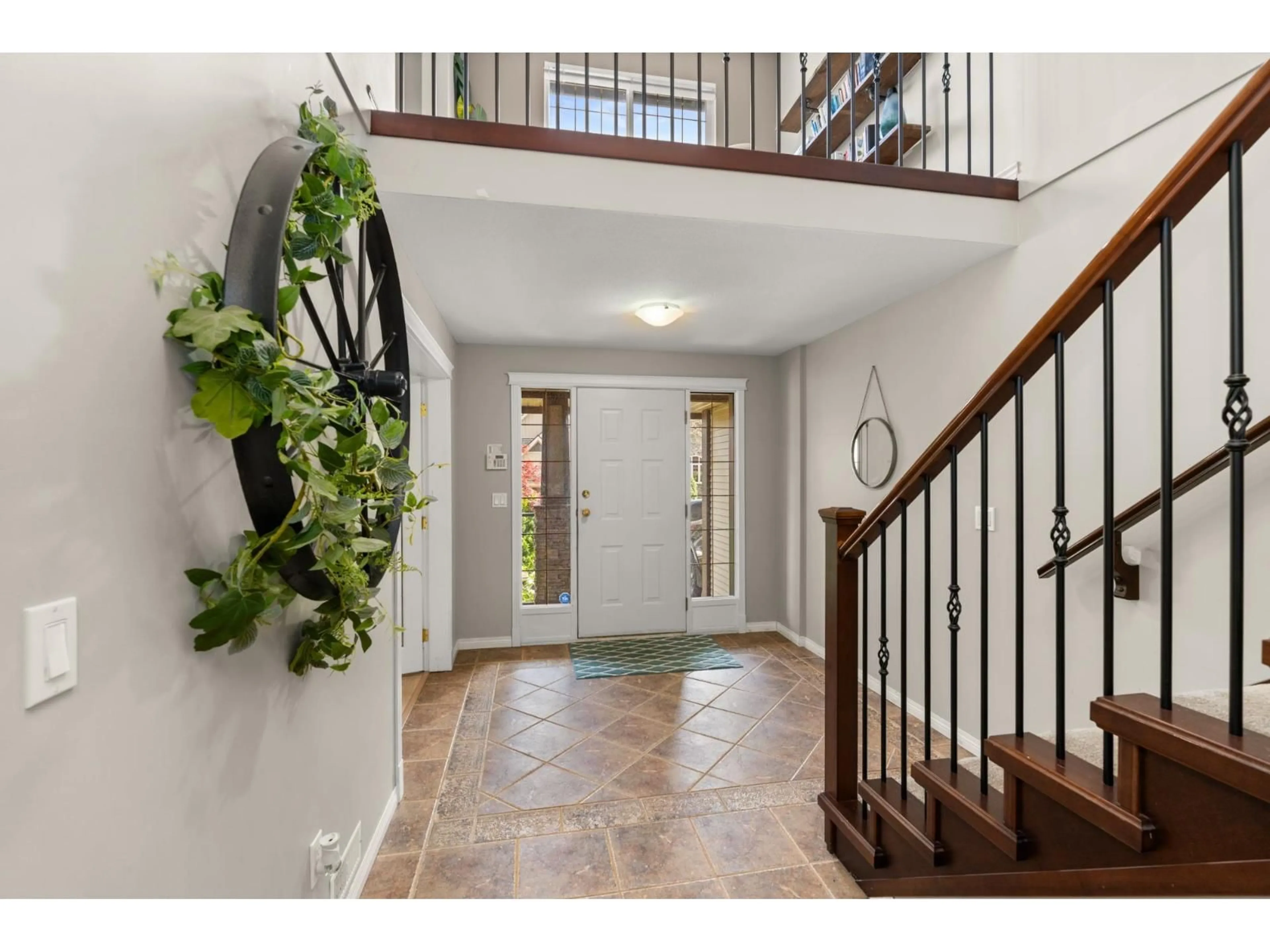 Indoor entryway for 35823 GRAYSTONE DRIVE, Abbotsford British Columbia V3G1K7