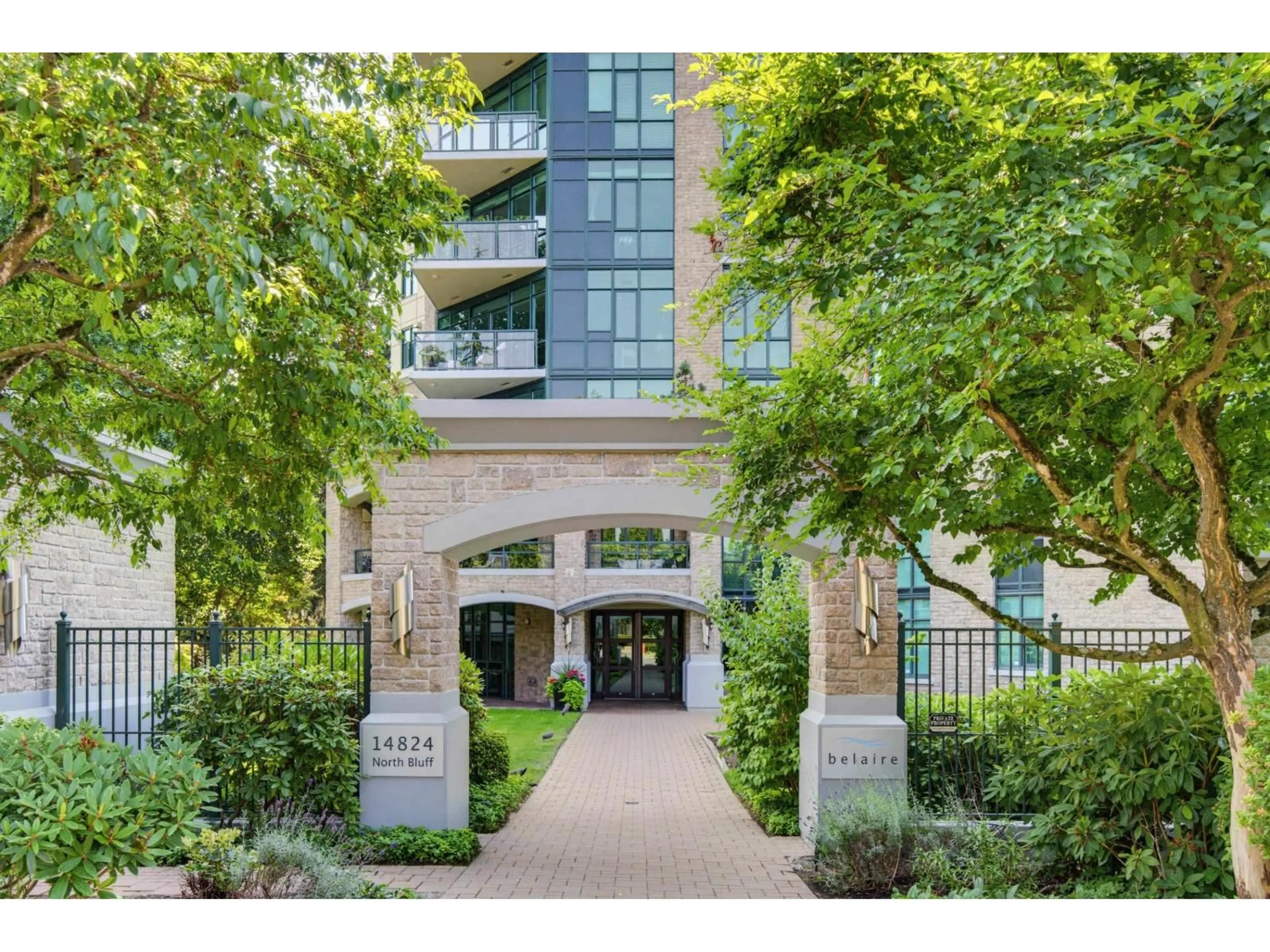 Indoor foyer for 504 - 14824 NORTH BLUFF ROAD, White Rock British Columbia V4B3E2