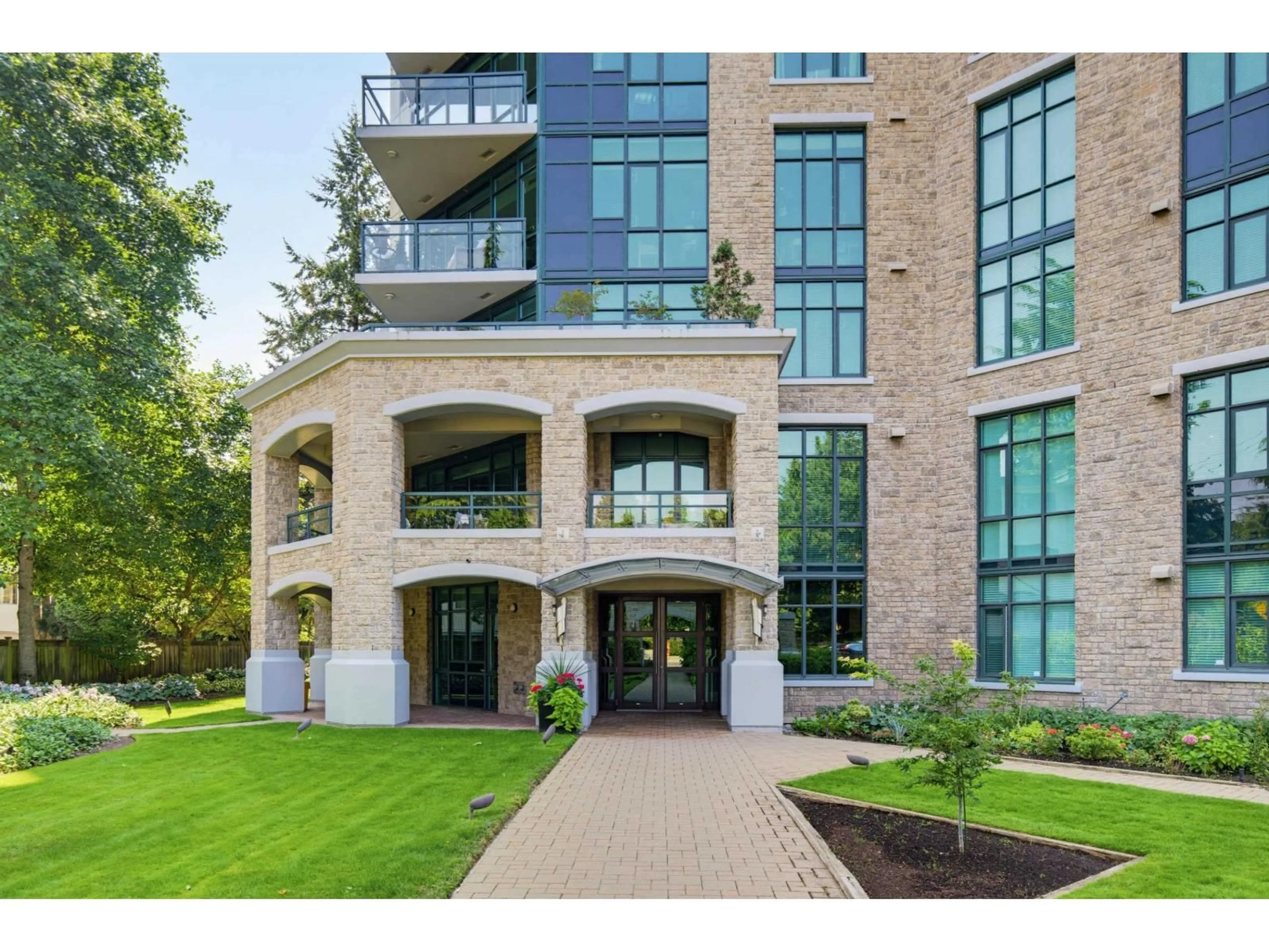 Indoor foyer for 504 - 14824 NORTH BLUFF ROAD, White Rock British Columbia V4B3E2