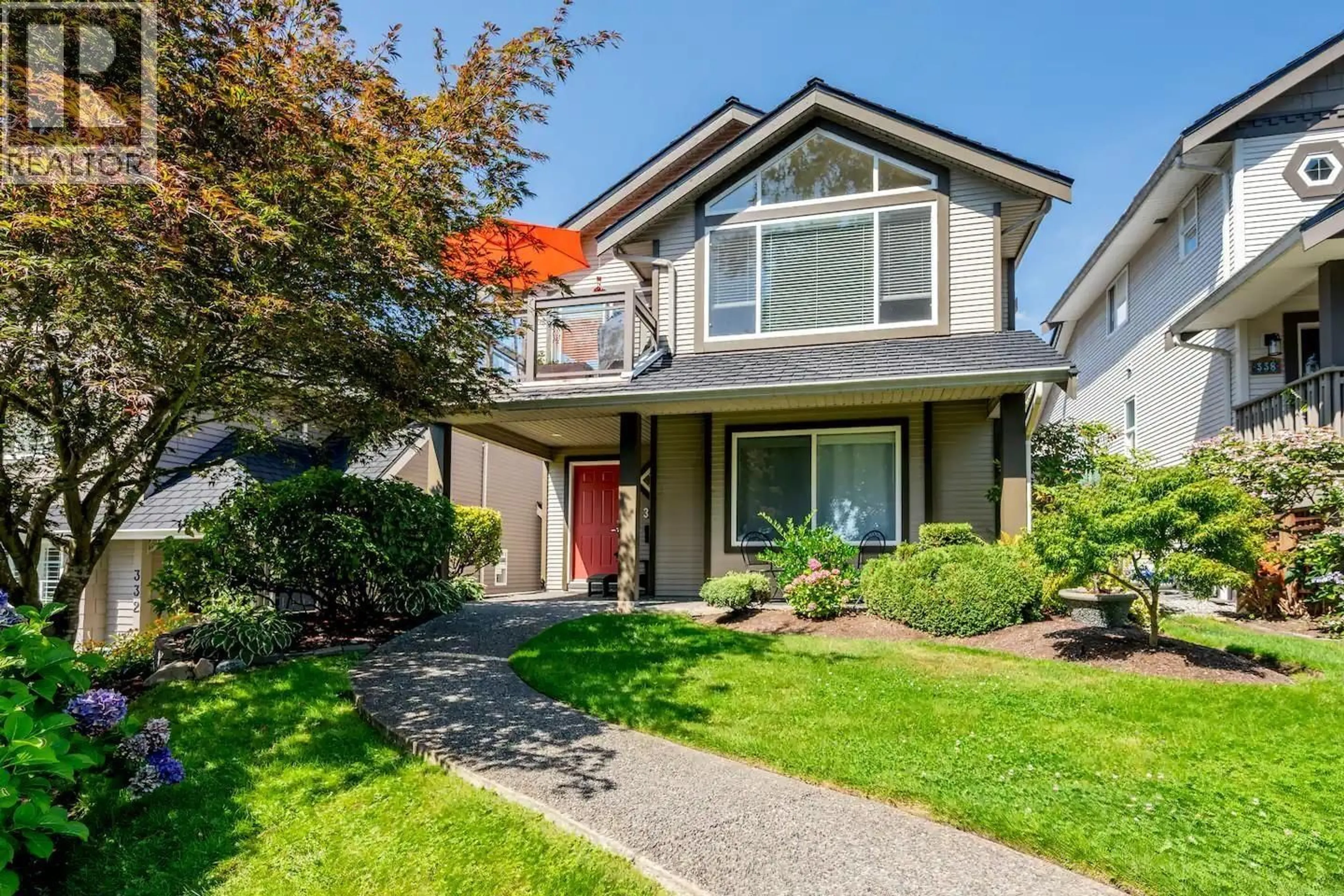 Home with vinyl exterior material, street for 336 26TH STREET, North Vancouver British Columbia V7N1B1