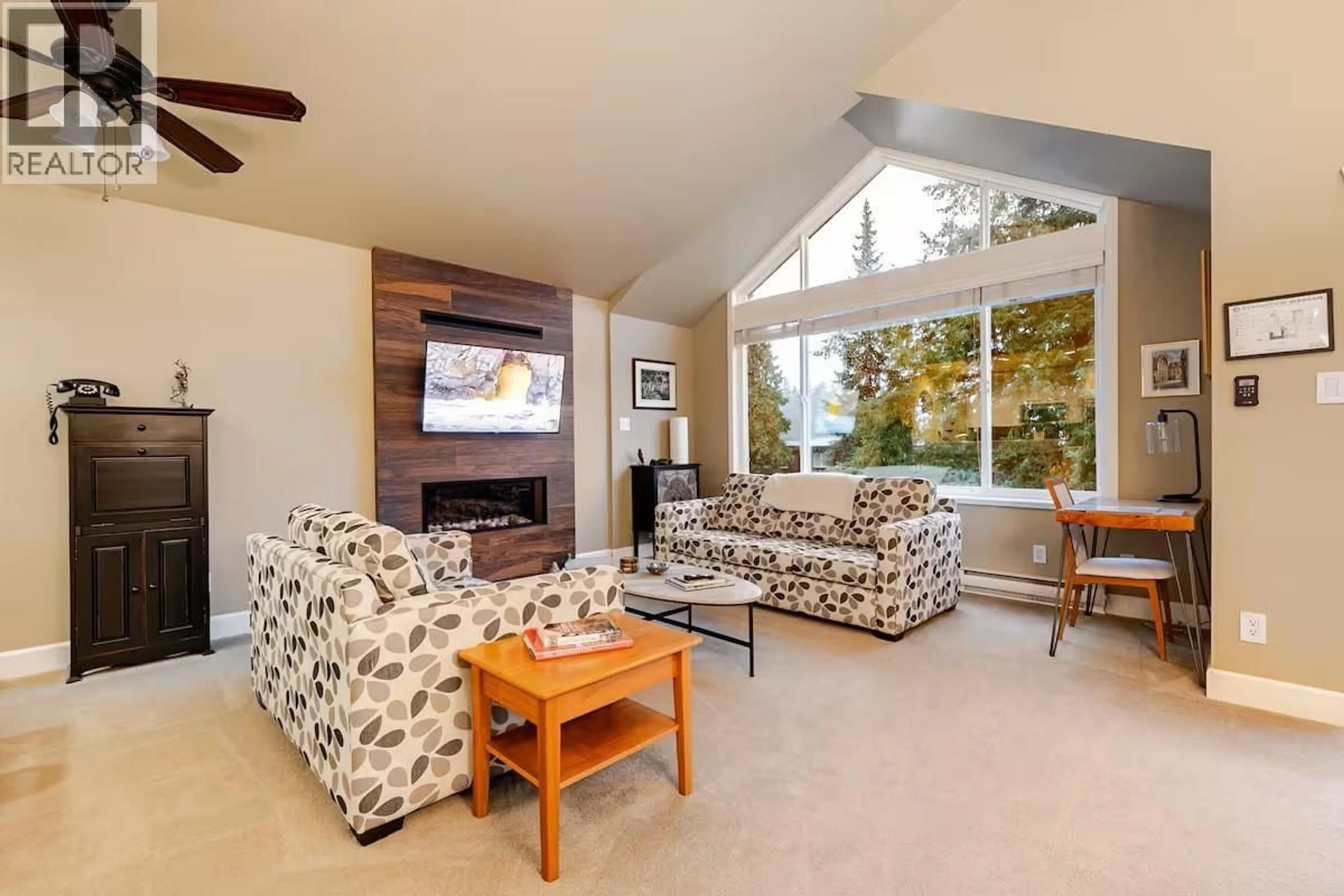 Living room with furniture, unknown for 336 26TH STREET, North Vancouver British Columbia V7N1B1