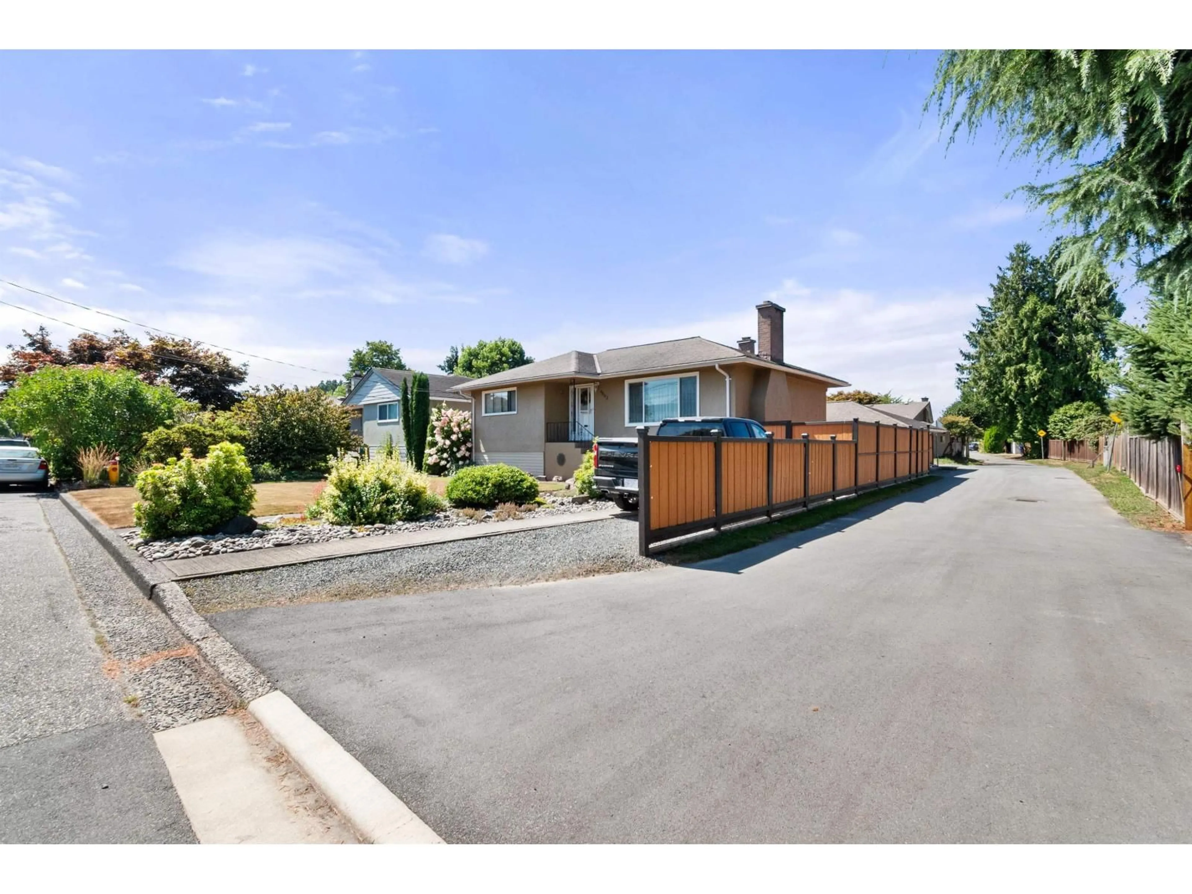 A pic from outside/outdoor area/front of a property/back of a property/a pic from drone, street for 9863 CANDOW STREET, Chilliwack British Columbia V2P4K5