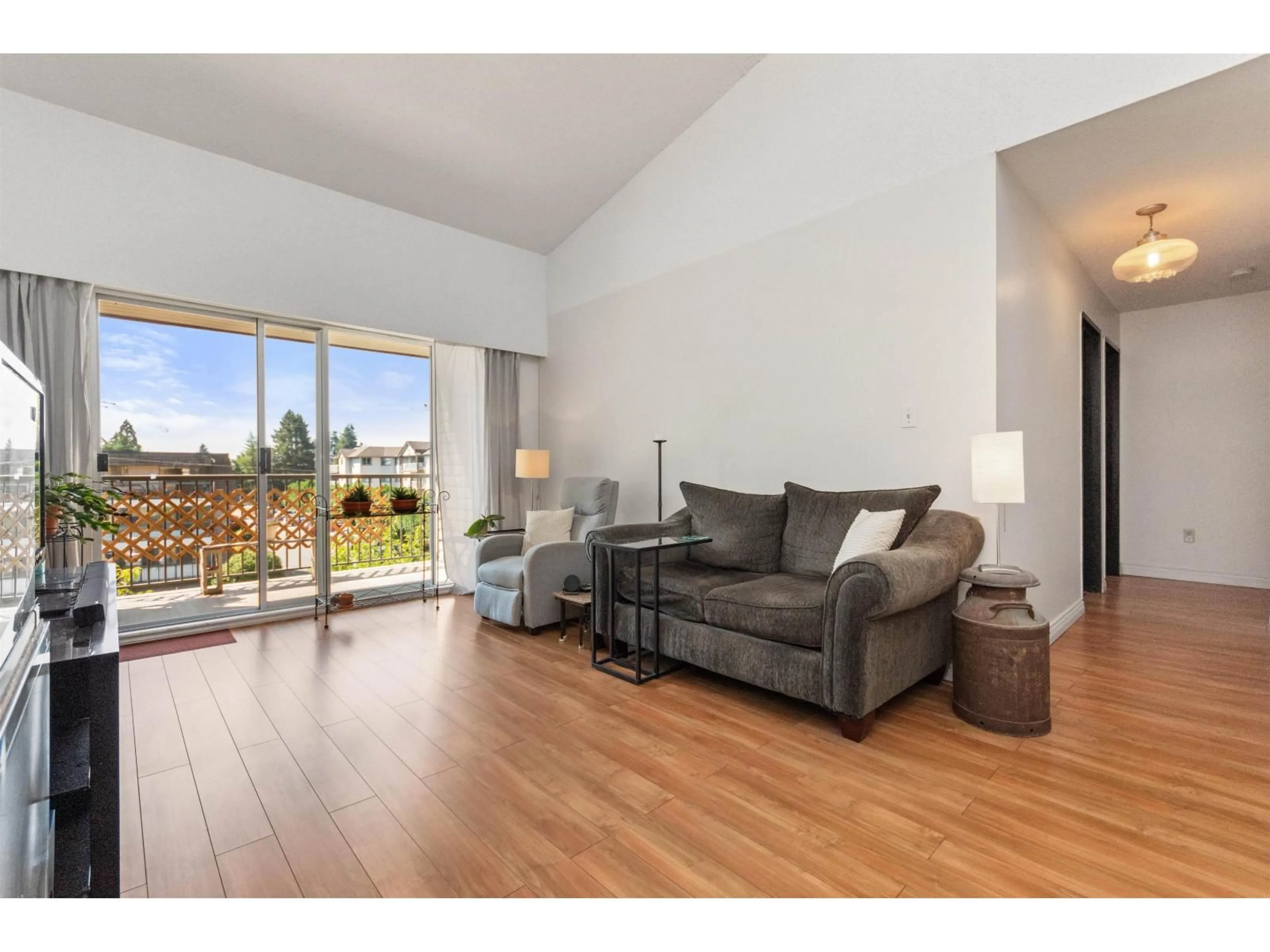 Living room with furniture, wood/laminate floor for 342 - 2821 TIMS STREET, Abbotsford British Columbia V2T4B1
