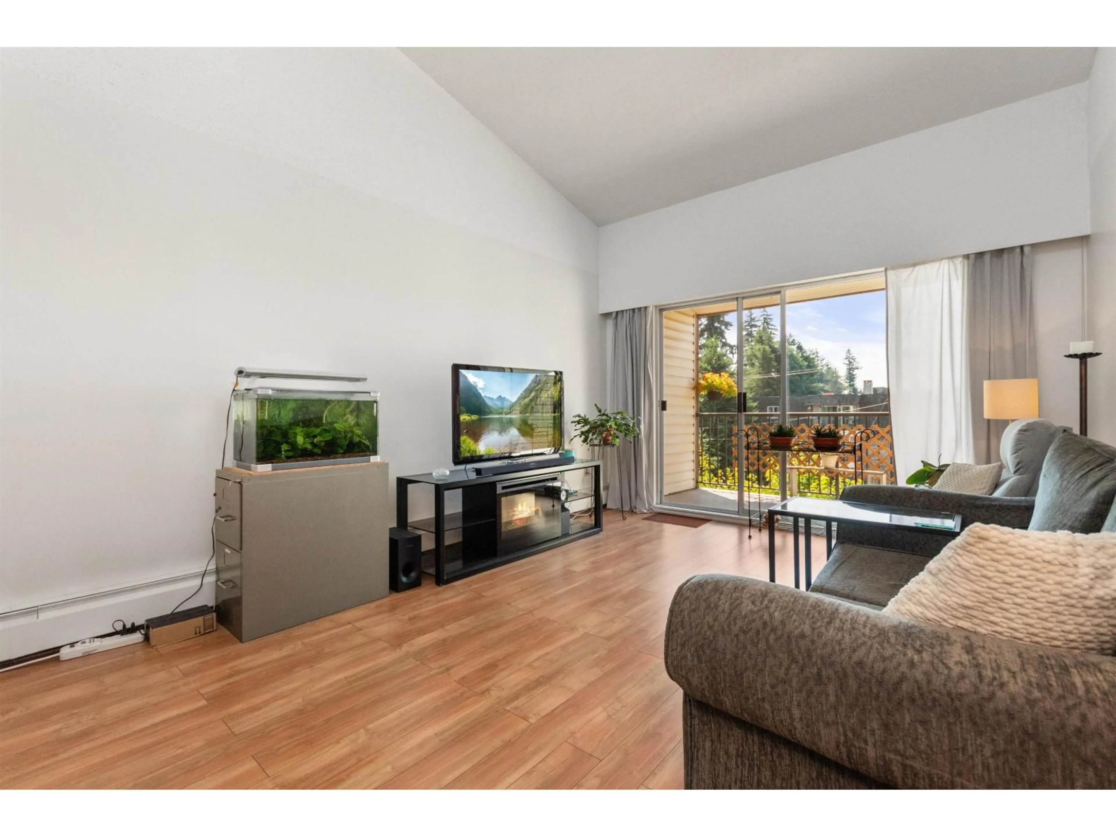 Living room with furniture, wood/laminate floor for 342 - 2821 TIMS STREET, Abbotsford British Columbia V2T4B1