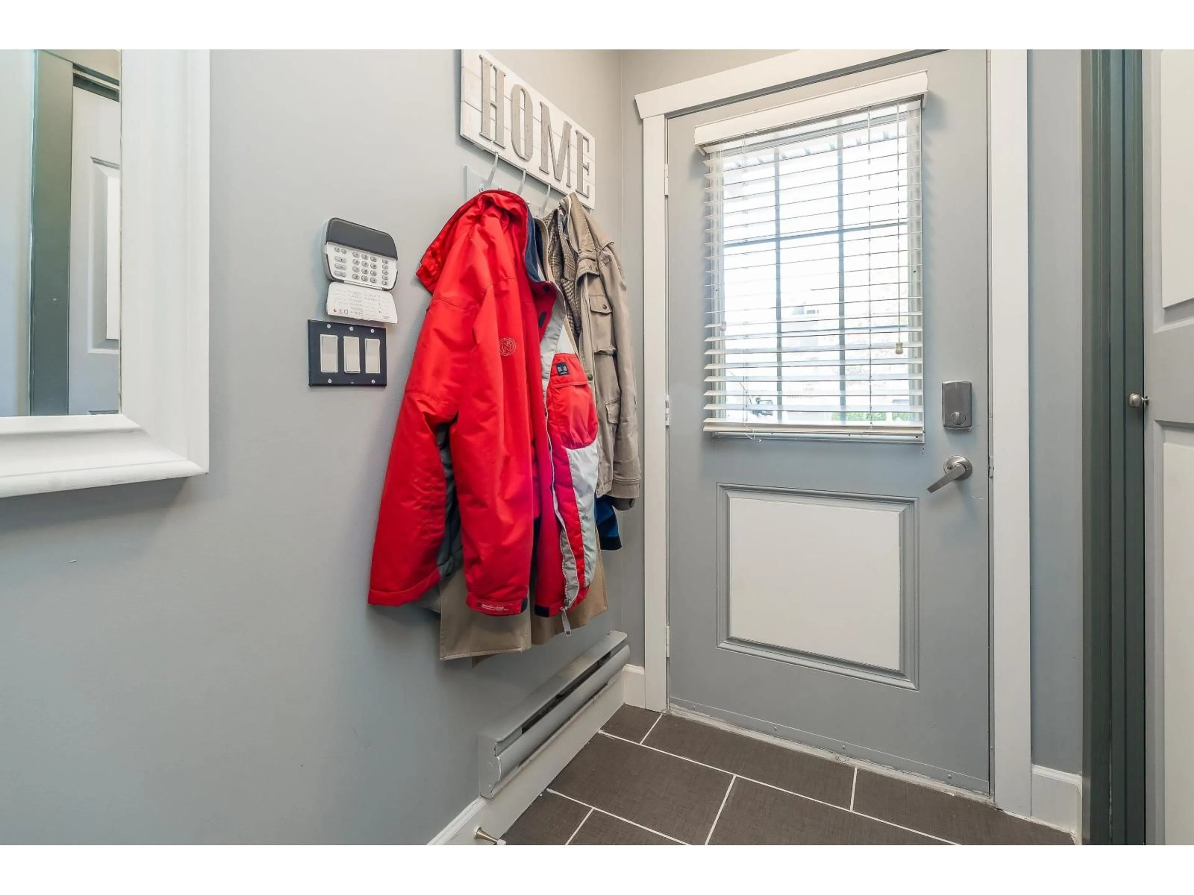 Indoor entryway for 32 - 19560 68 AVENUE, Surrey British Columbia V4N5Y5