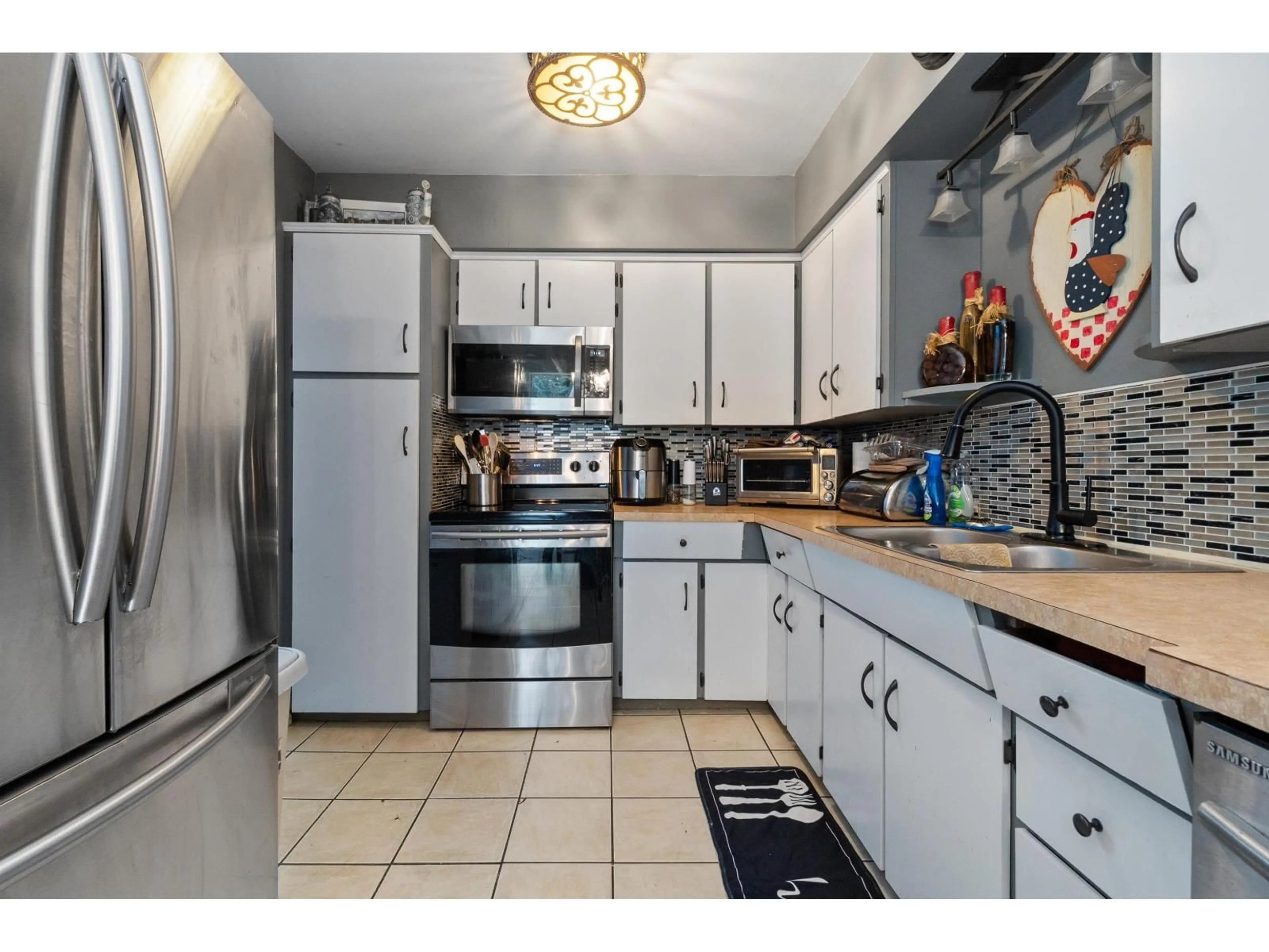 Standard kitchen, unknown for 4 - 5840 VEDDER ROAD, Chilliwack British Columbia V2R3G4
