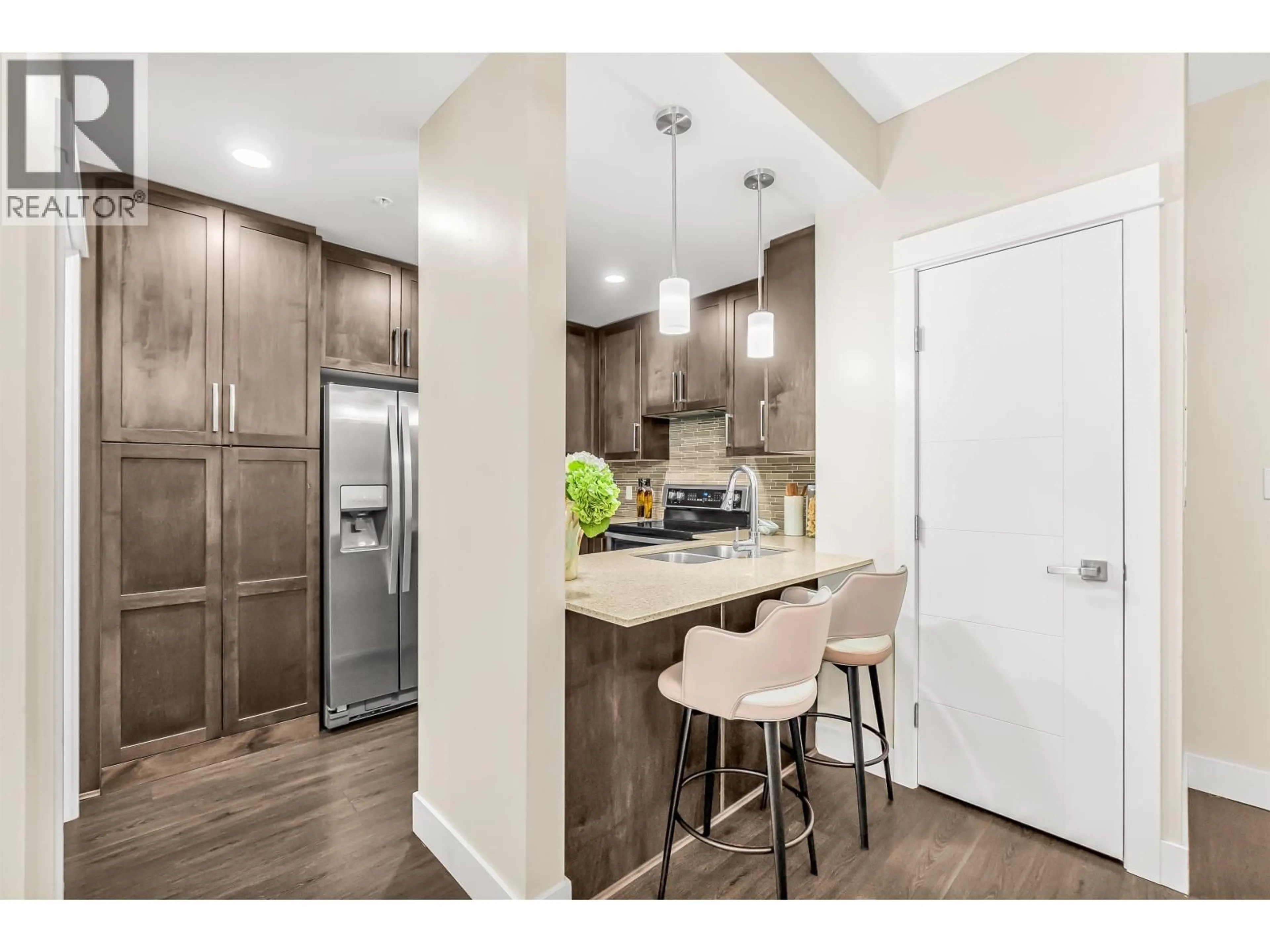 Open concept kitchen, wood/laminate floor for 509 - 2465 WILSON AVENUE, Port Coquitlam British Columbia V3C0E6