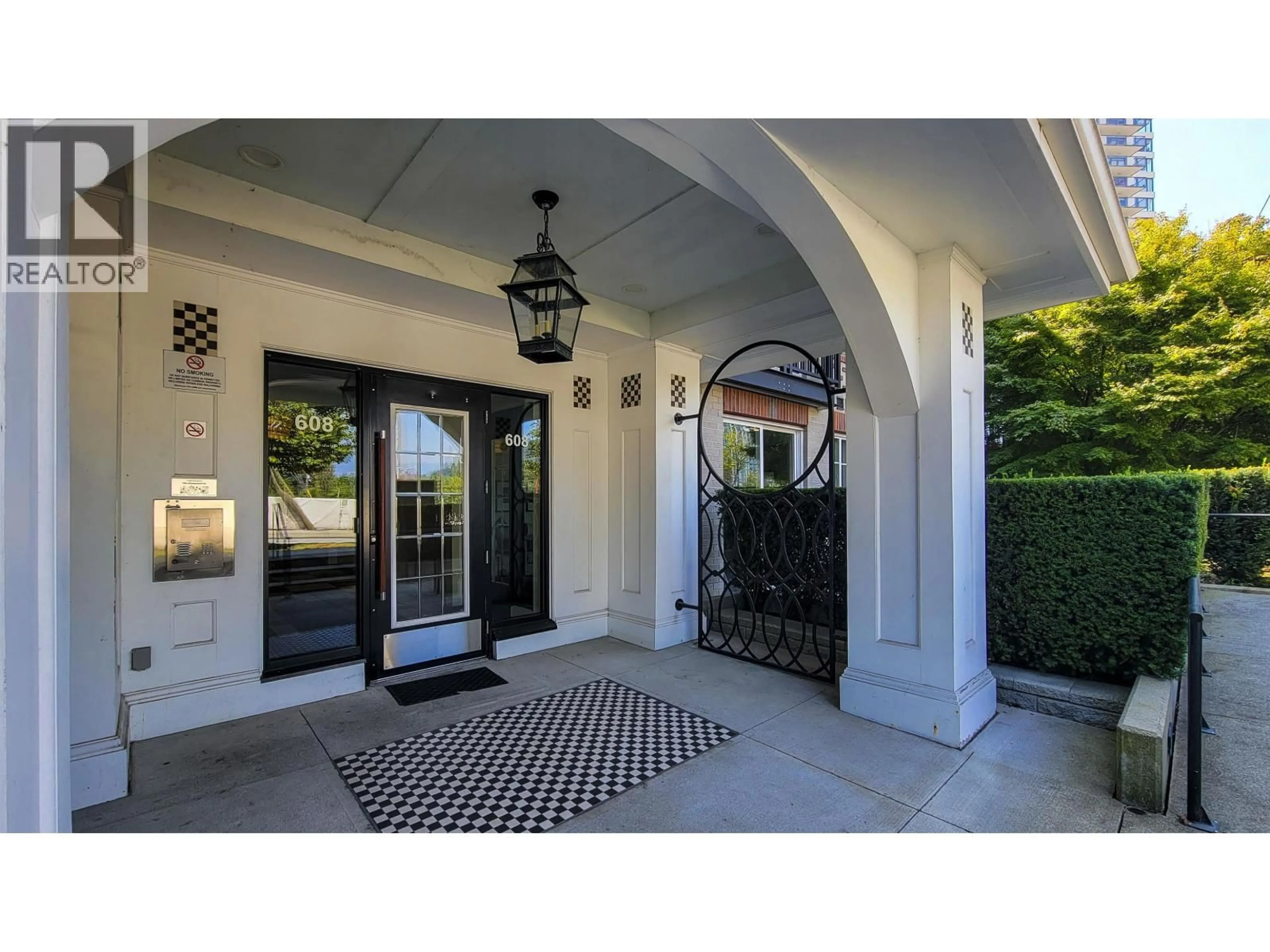 Indoor entryway for 210 - 608 COMO LAKE AVENUE, Coquitlam British Columbia V3J0B2