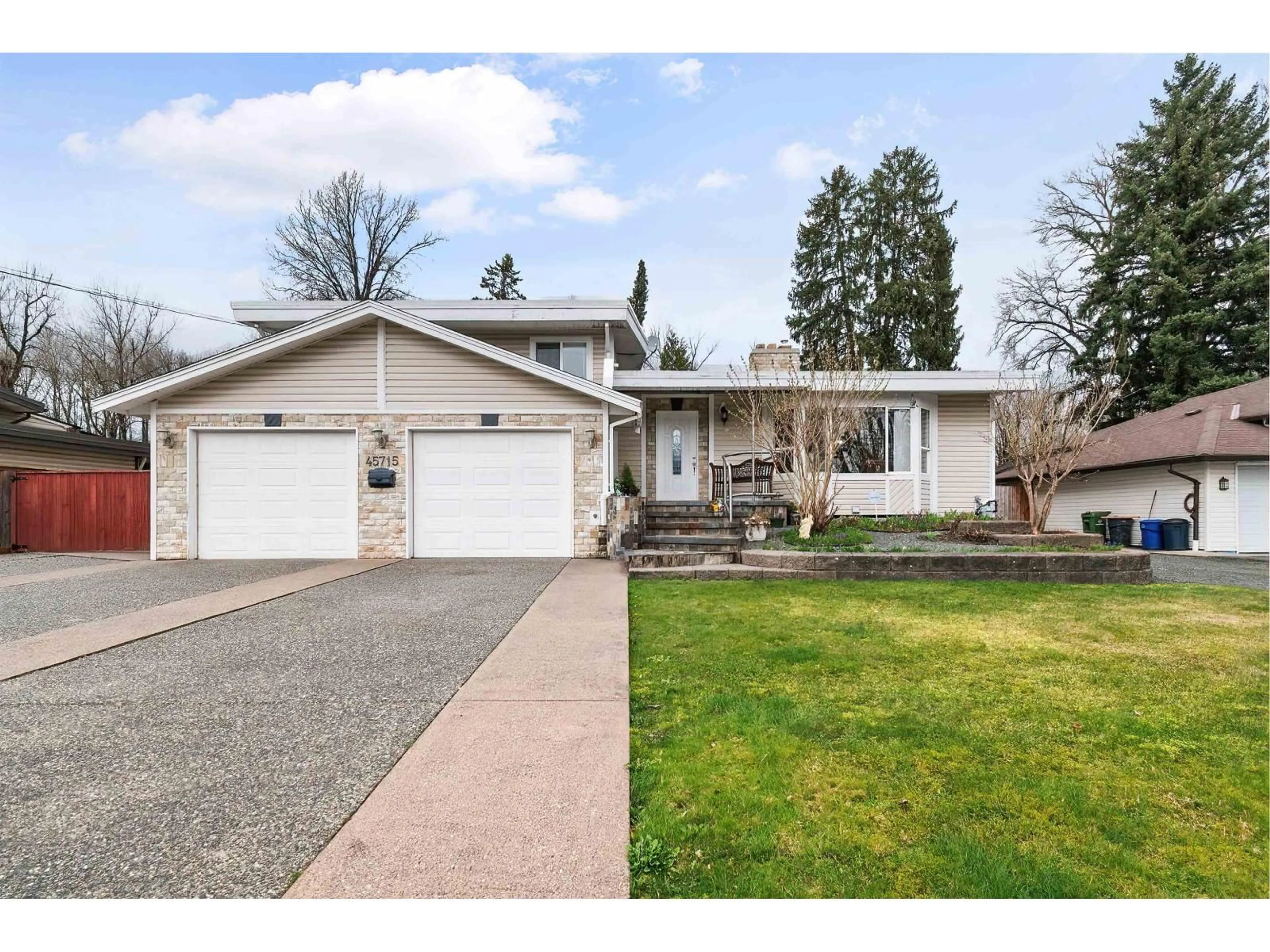 Home with vinyl exterior material, street for 45715 BERKELEY AVENUE, Chilliwack British Columbia V2P3N1