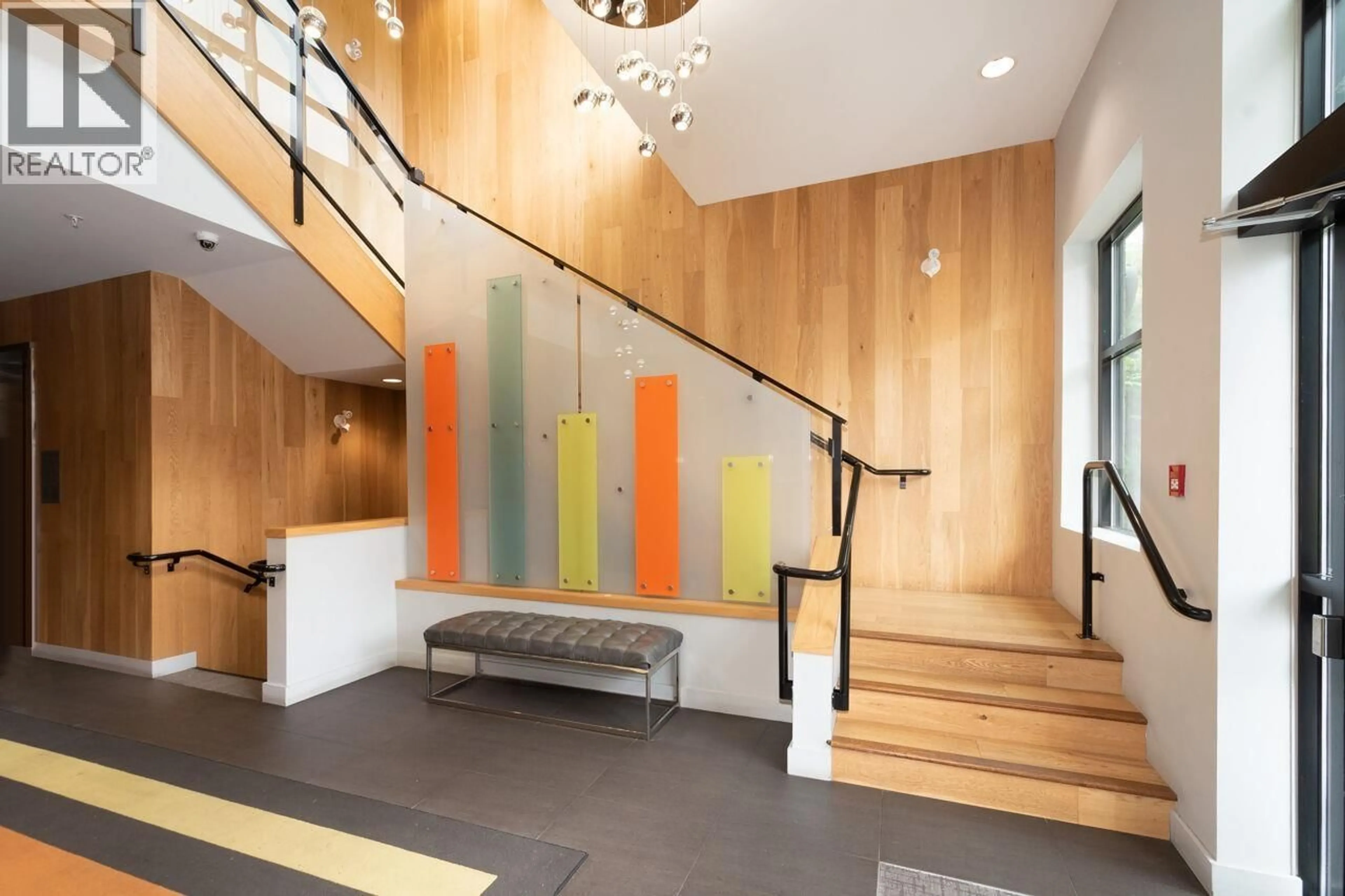Indoor foyer for 417 - 733 14TH STREET, North Vancouver British Columbia V7M0C6