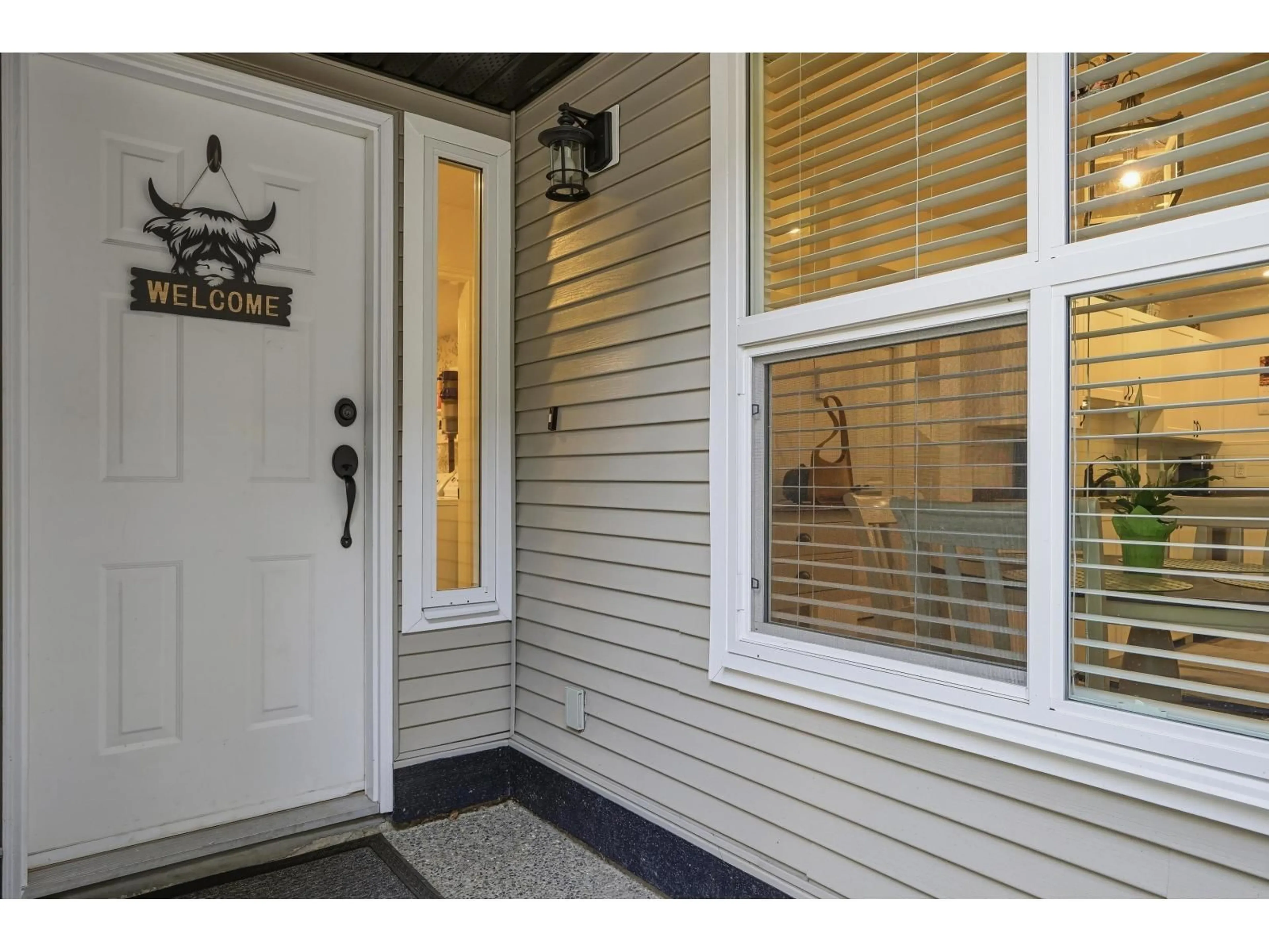 Indoor entryway for 38 - 36060 OLD YALE ROAD, Abbotsford British Columbia V3G2E9