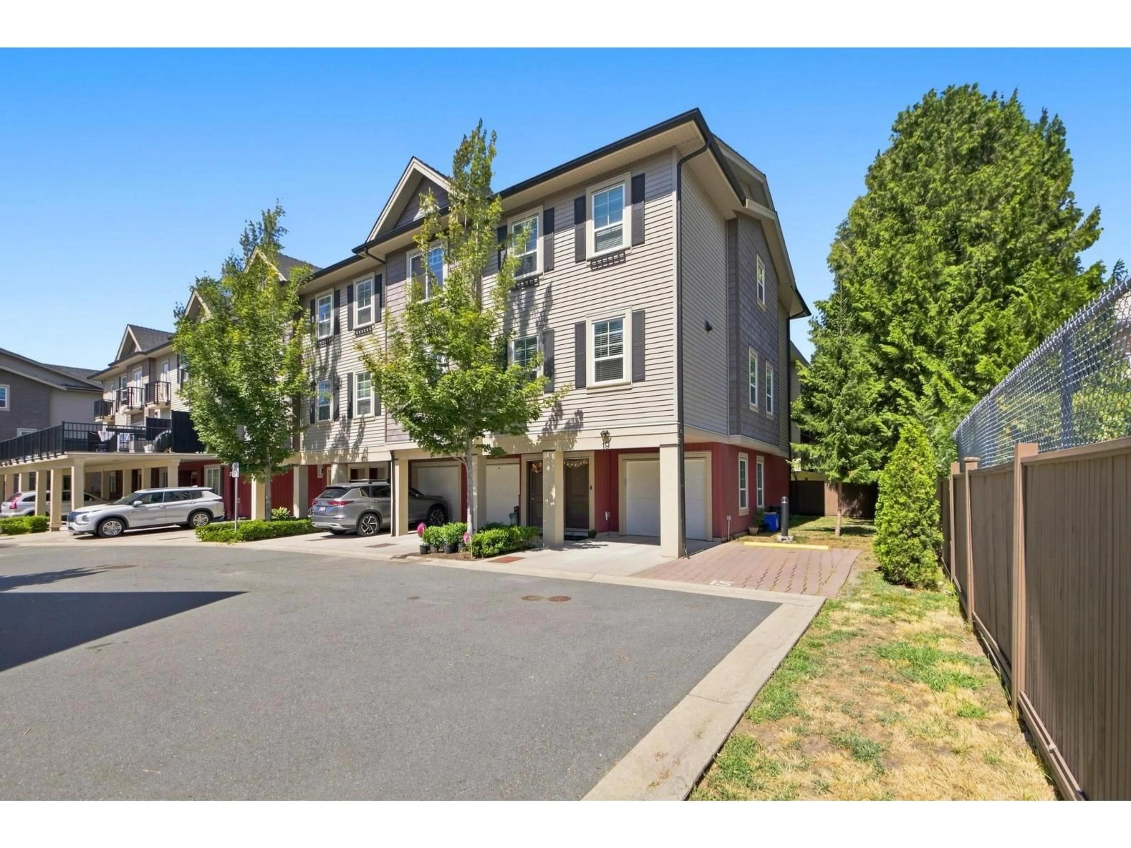 A pic from outside/outdoor area/front of a property/back of a property/a pic from drone, street for 19 - 2530 JANZEN STREET, Abbotsford British Columbia V2T0H7