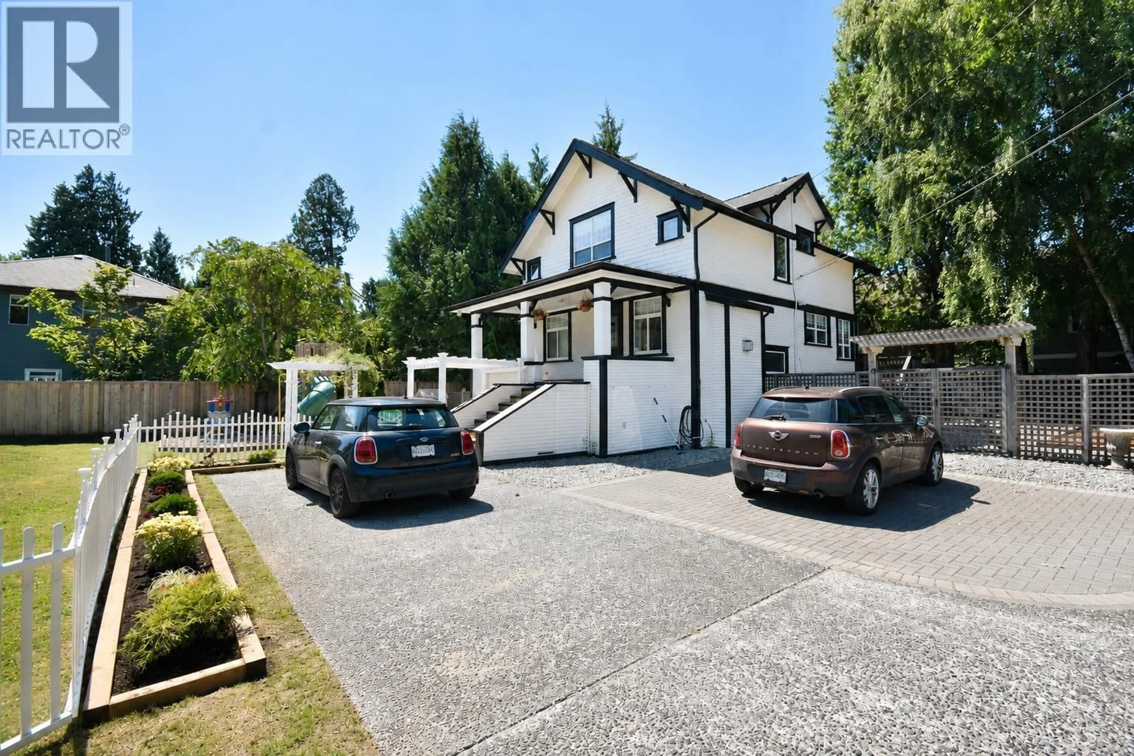 A pic from outside/outdoor area/front of a property/back of a property/a pic from drone, street for 4671 ARTHUR DRIVE, Delta British Columbia V4K2X4