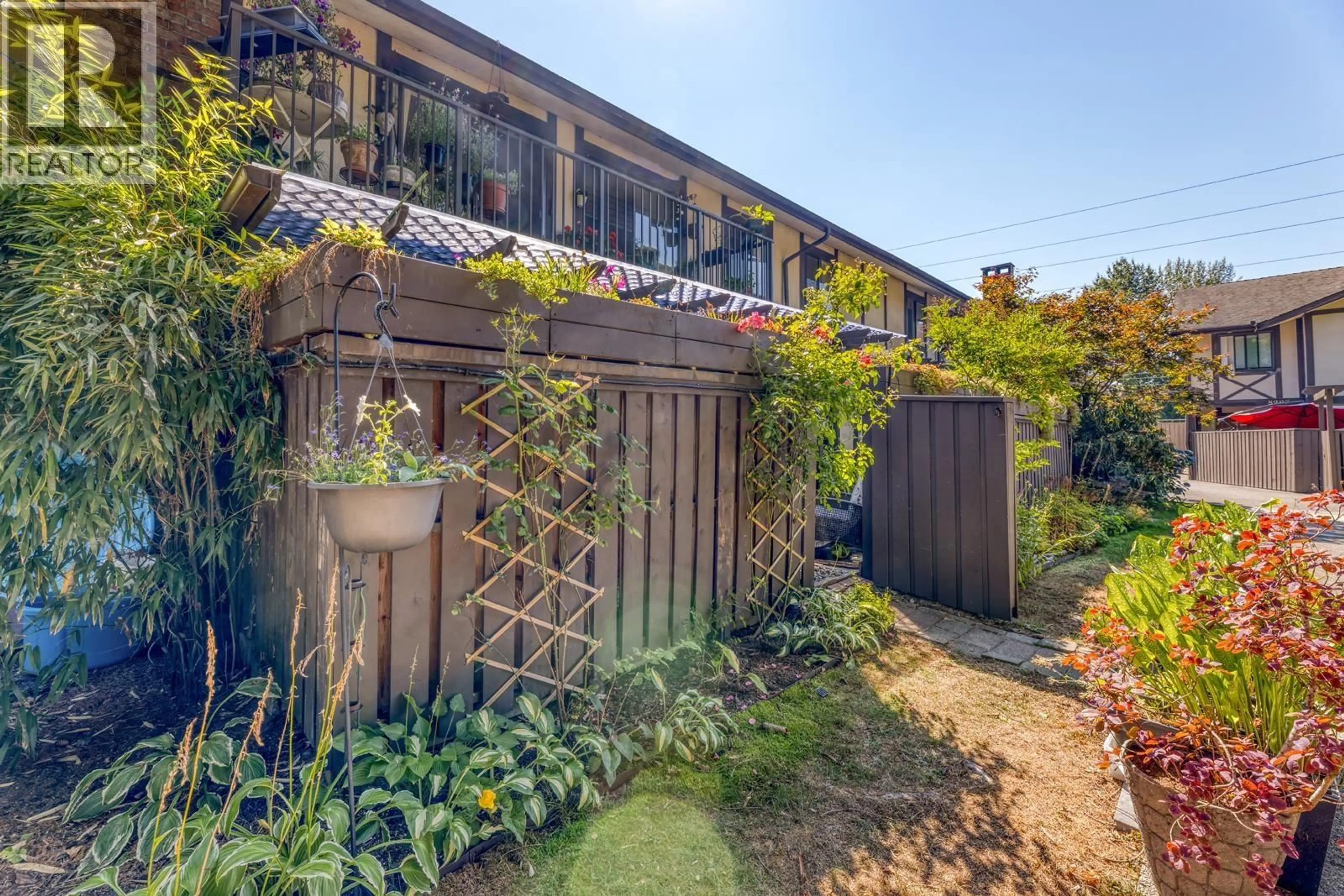 Patio, street for 8951 HORNE STREET, Burnaby British Columbia V3N4J8