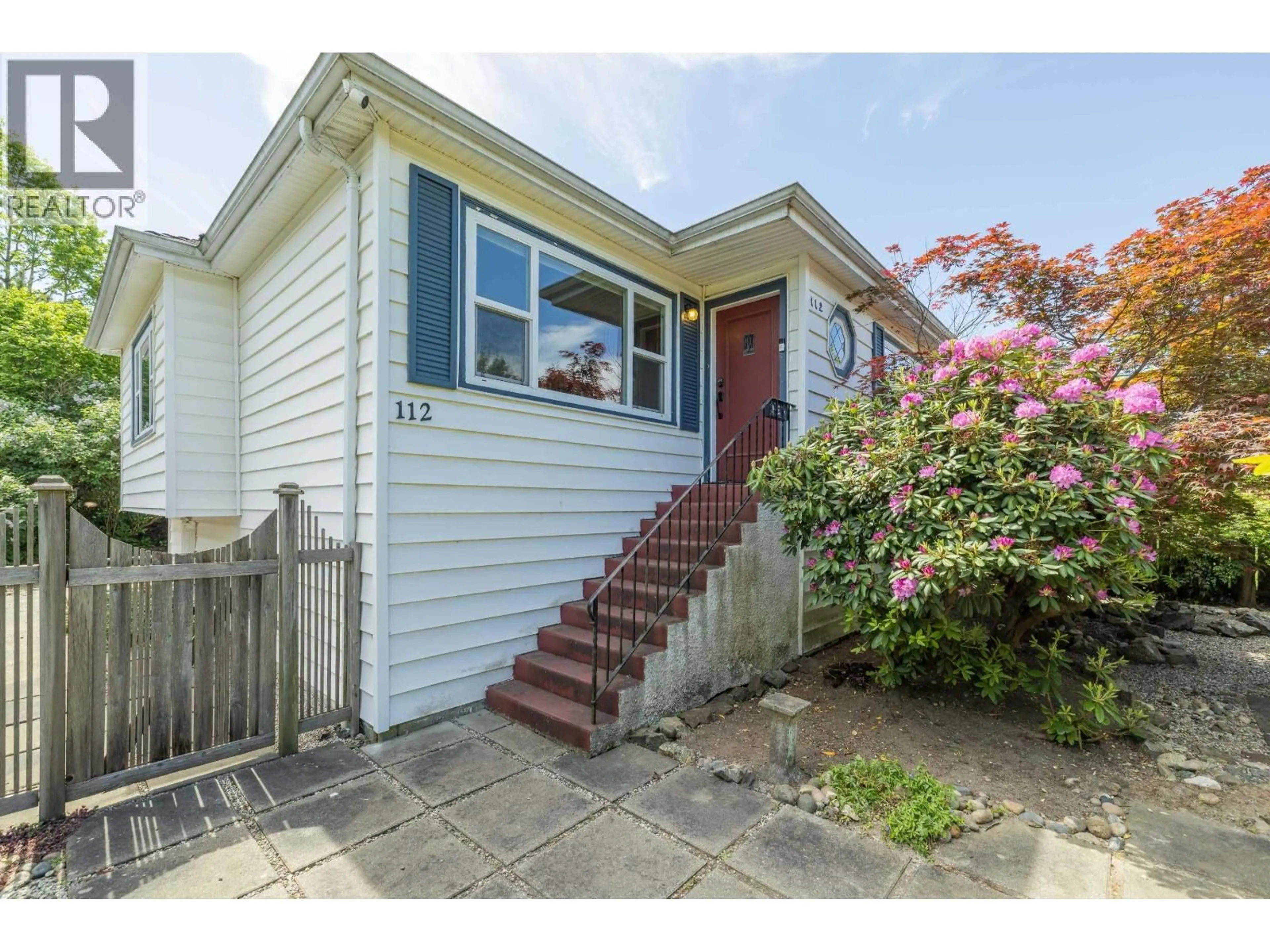 Home with vinyl exterior material, street for 112 DURHAM STREET, New Westminster British Columbia V3L1X1
