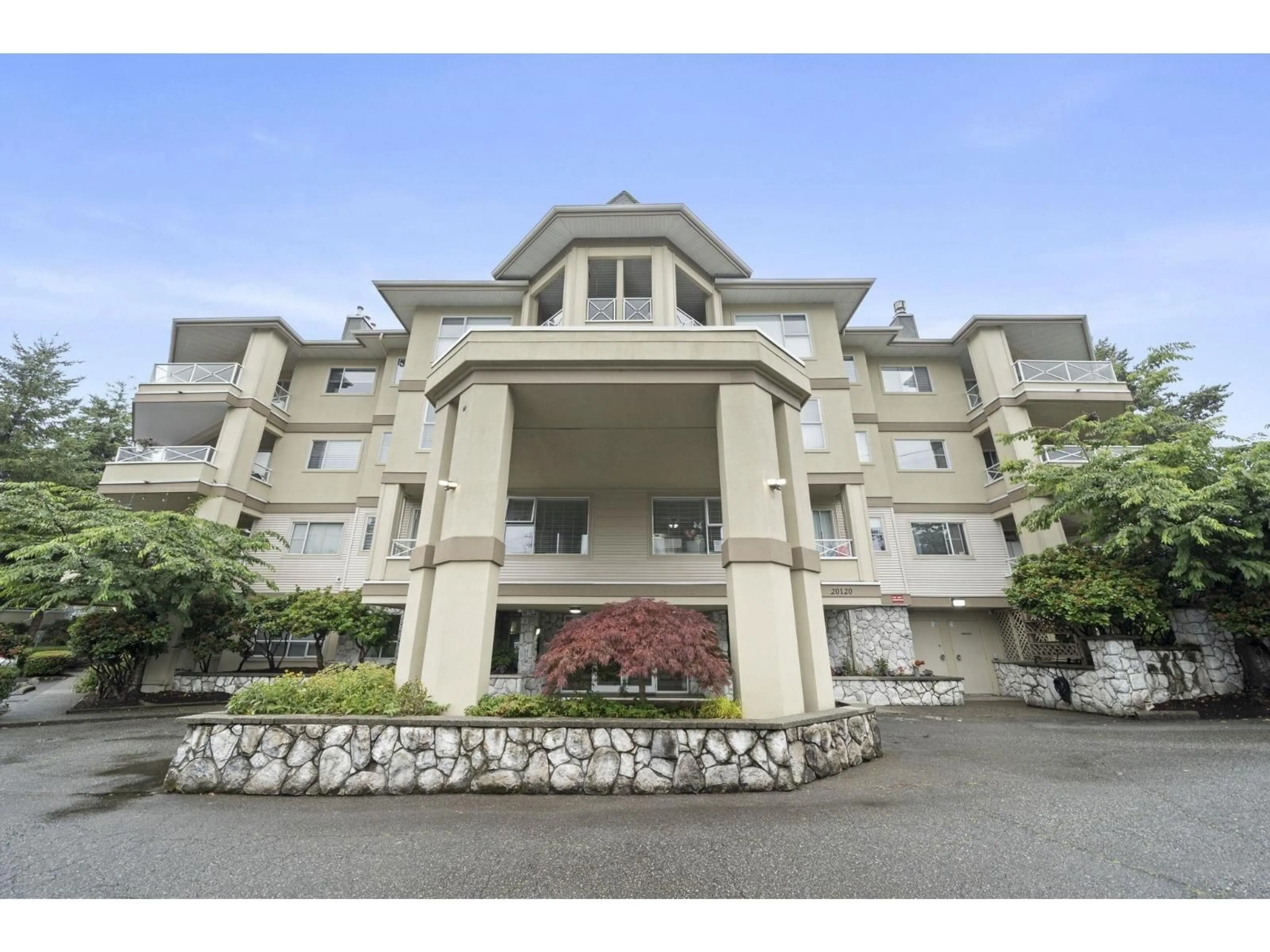 Indoor foyer for 310 - 20120 56 AVENUE, Langley British Columbia V3A3Y4