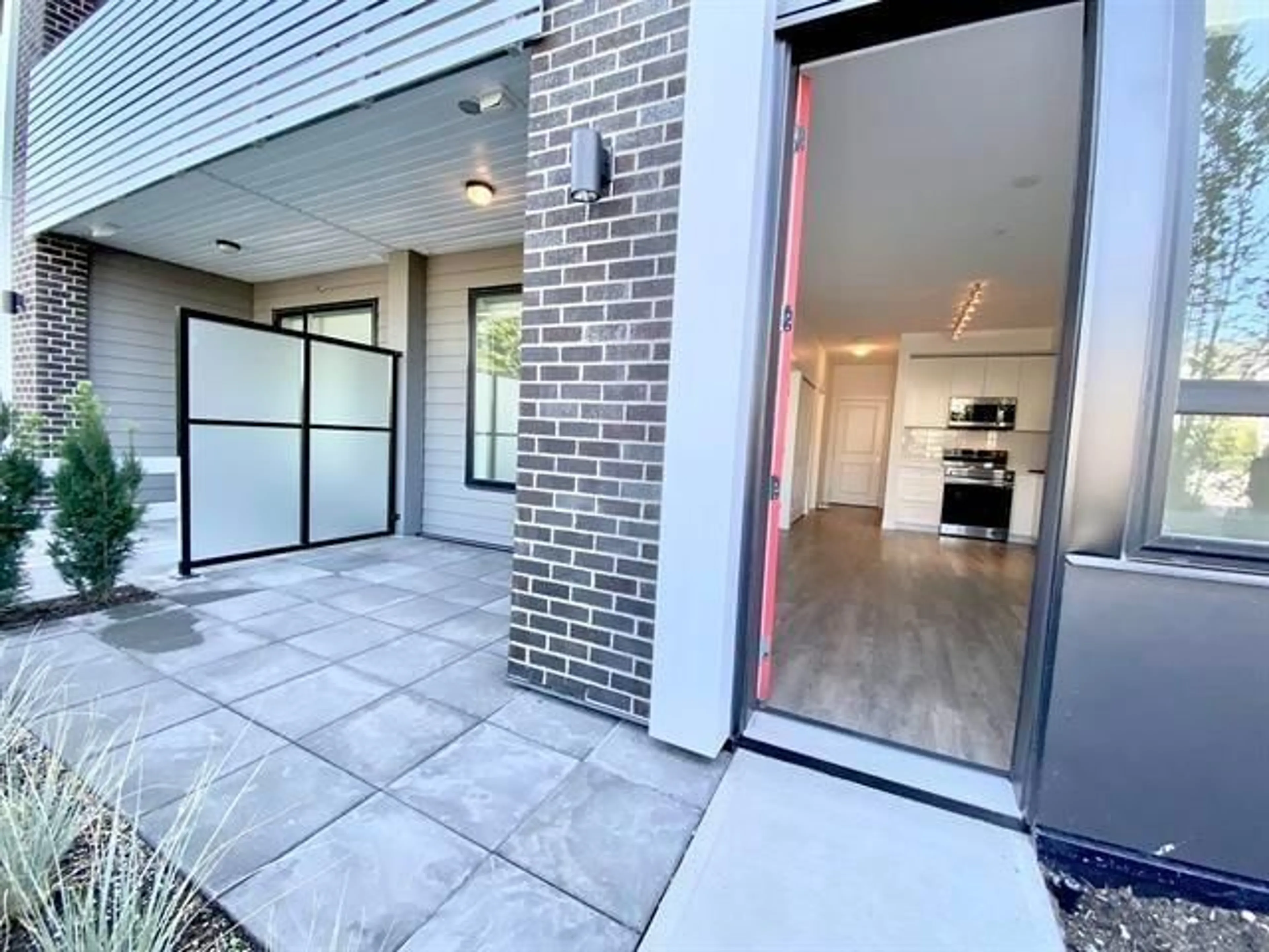 Indoor entryway for 102 - 15858 FRASER HIGHWAY, Surrey British Columbia V4N6X4