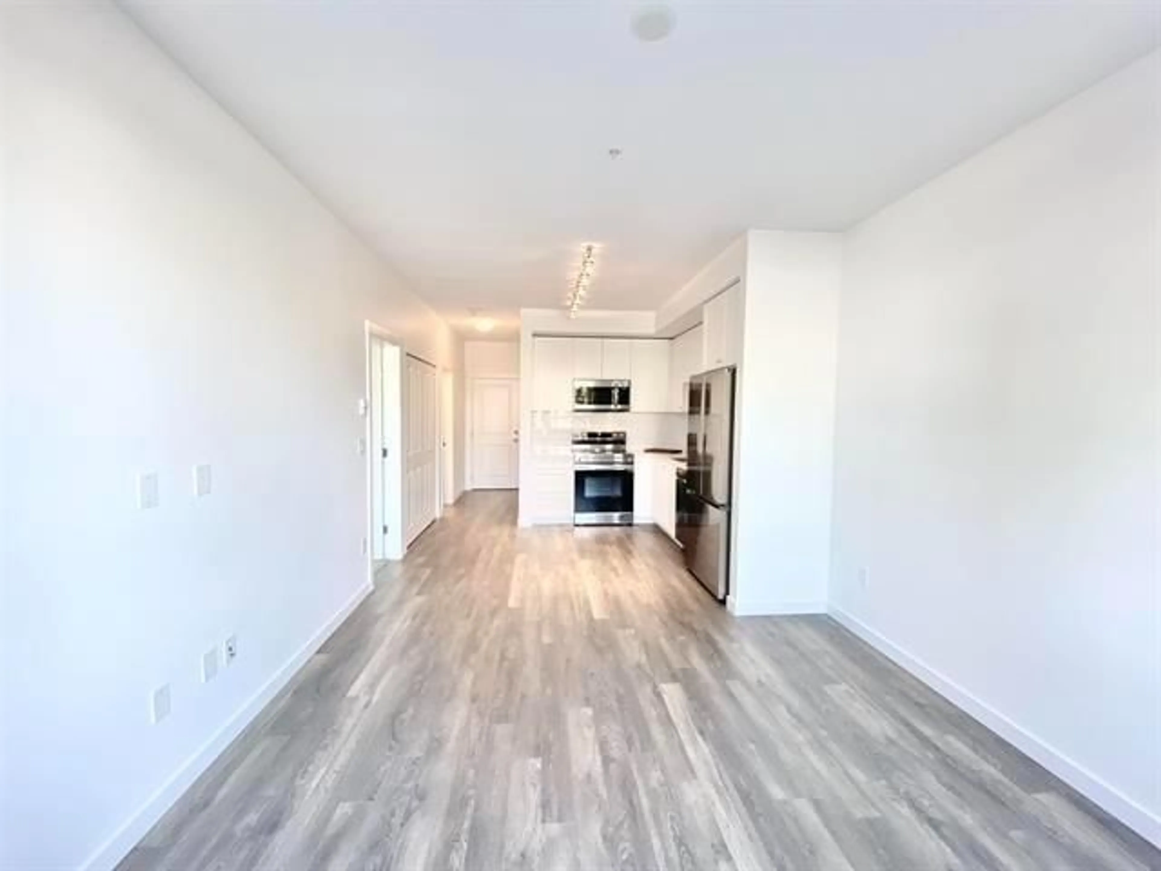 A pic of a room for 102 - 15858 FRASER HIGHWAY, Surrey British Columbia V4N6X4