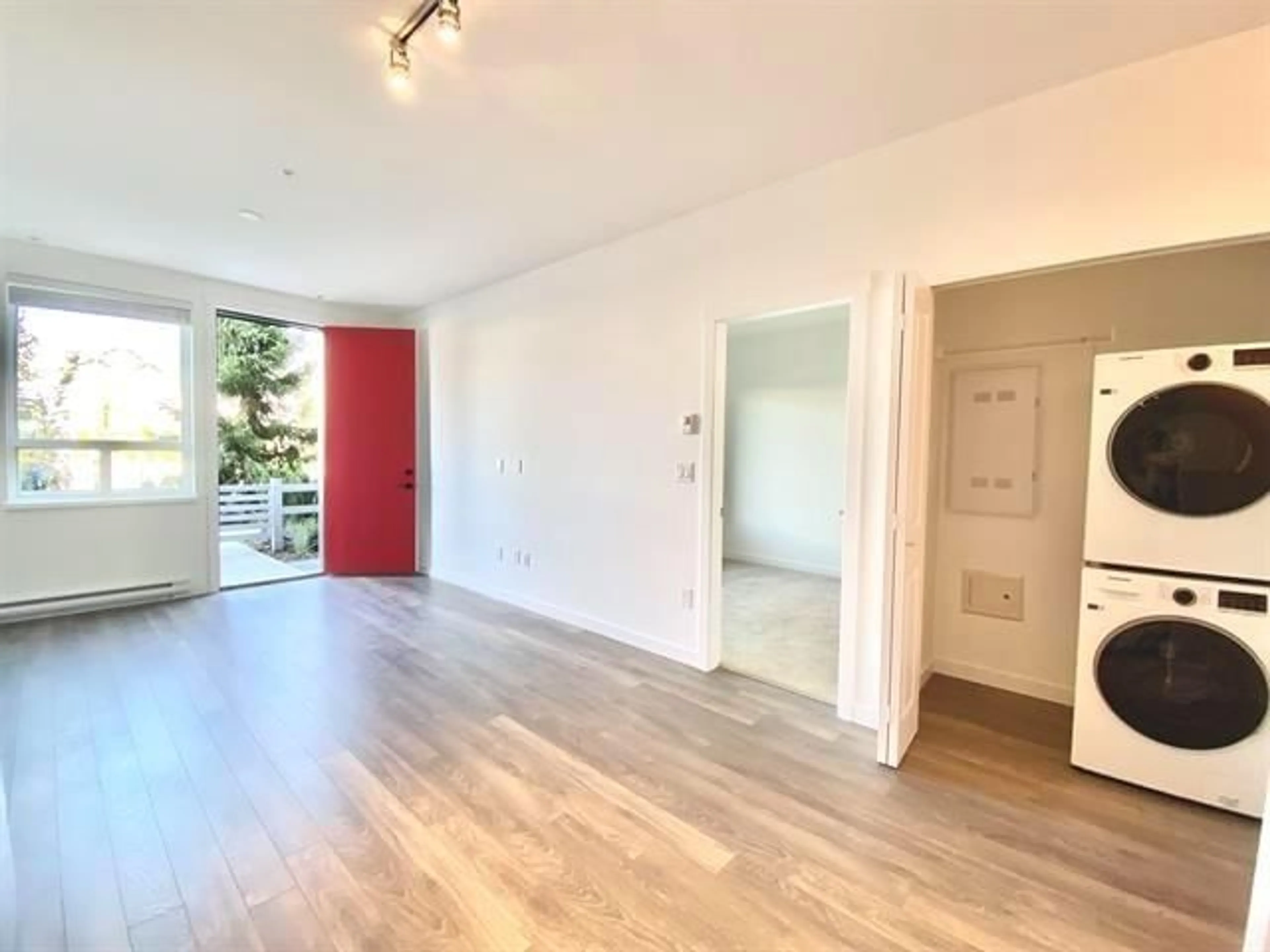 A pic of a room for 102 - 15858 FRASER HIGHWAY, Surrey British Columbia V4N6X4