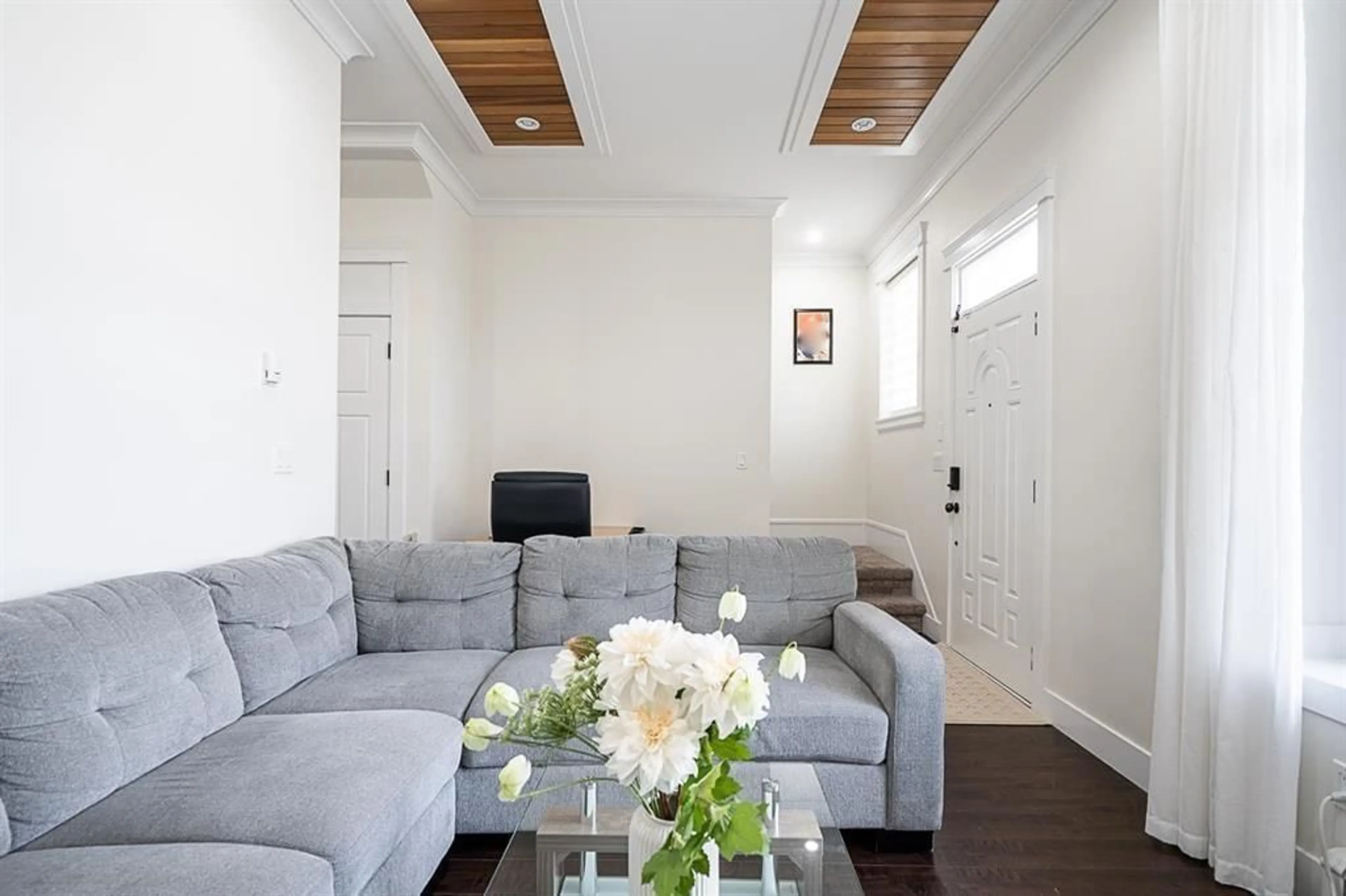 Living room with furniture, unknown for 13916 60 AVENUE, Surrey British Columbia V3X0G6