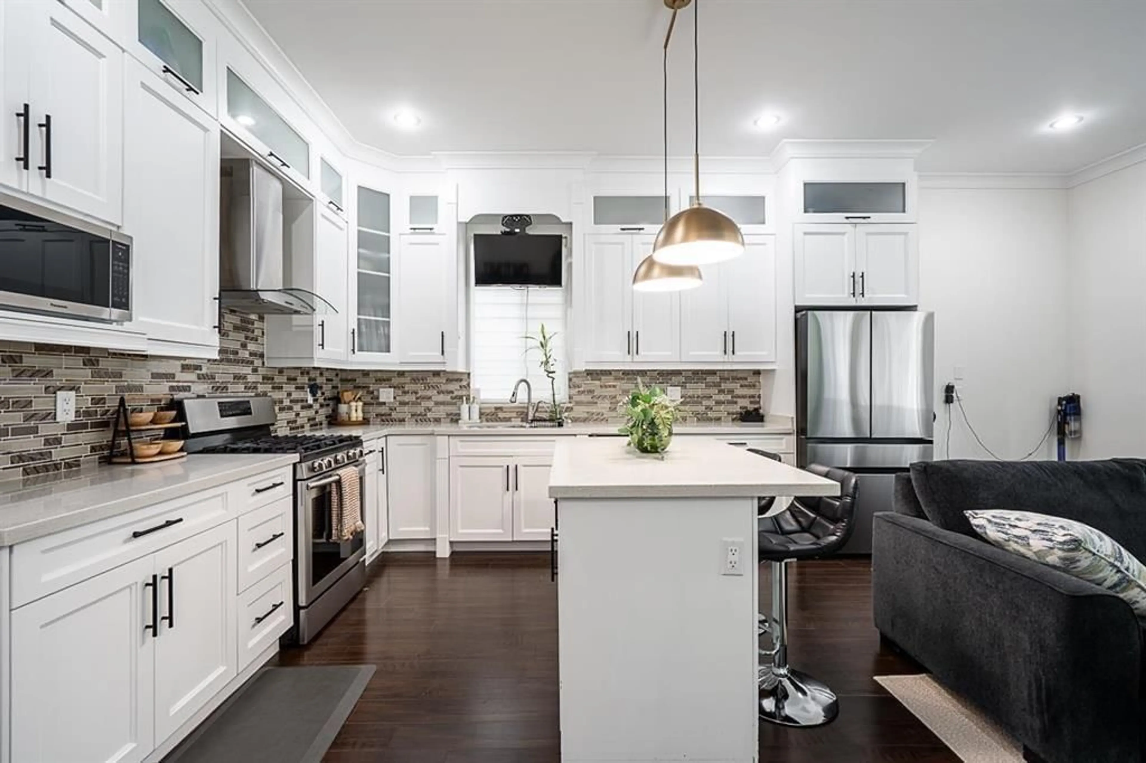 Contemporary kitchen, ceramic/tile floor for 13916 60 AVENUE, Surrey British Columbia V3X0G6
