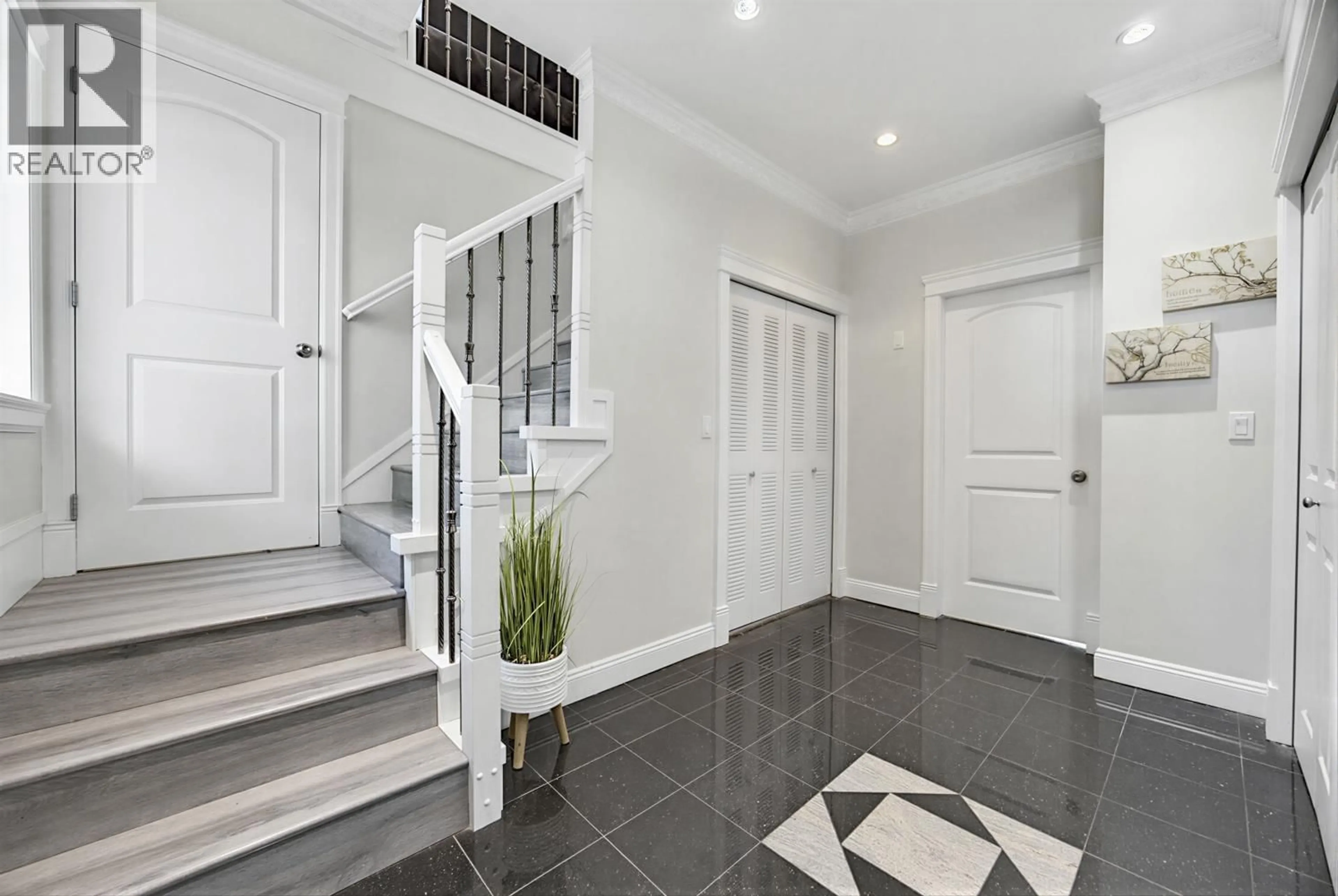Indoor entryway for 765 SKEENA STREET, Vancouver British Columbia V5K4P4