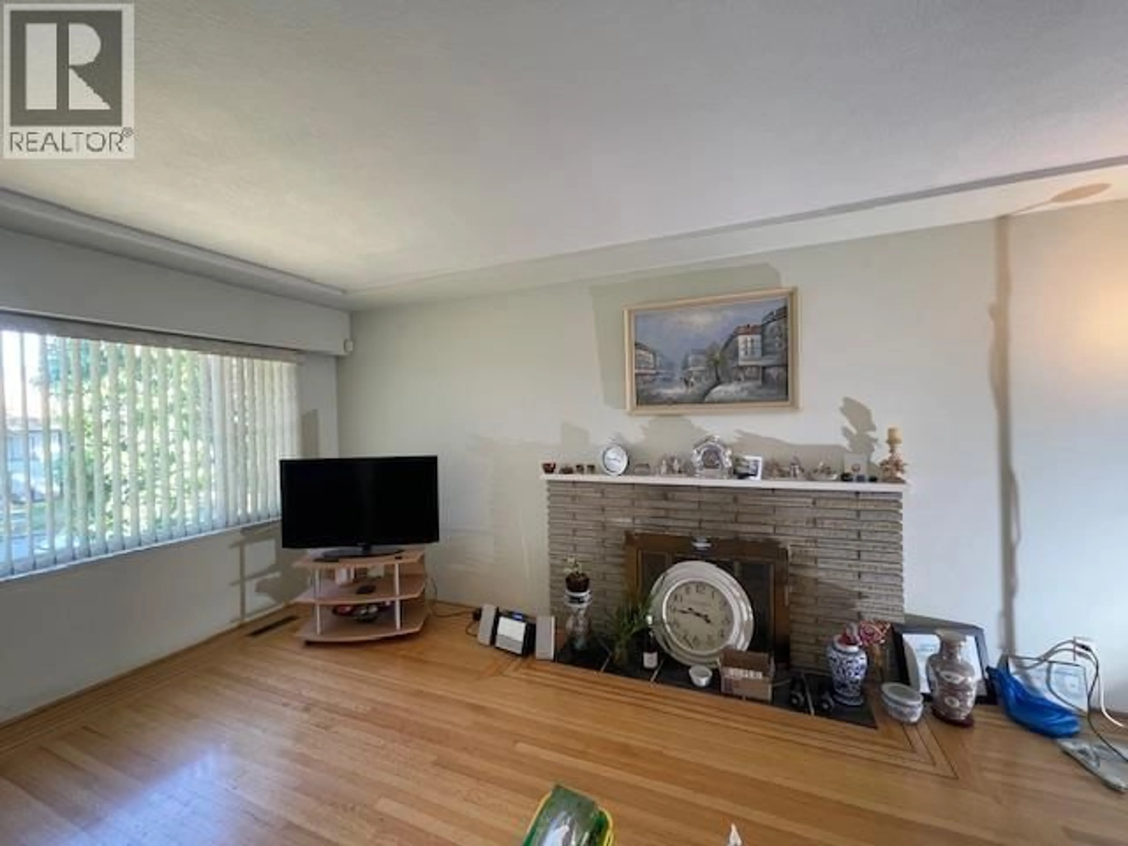 A pic of a room for 4116 CAMBRIDGE STREET, Burnaby British Columbia V5C1G9