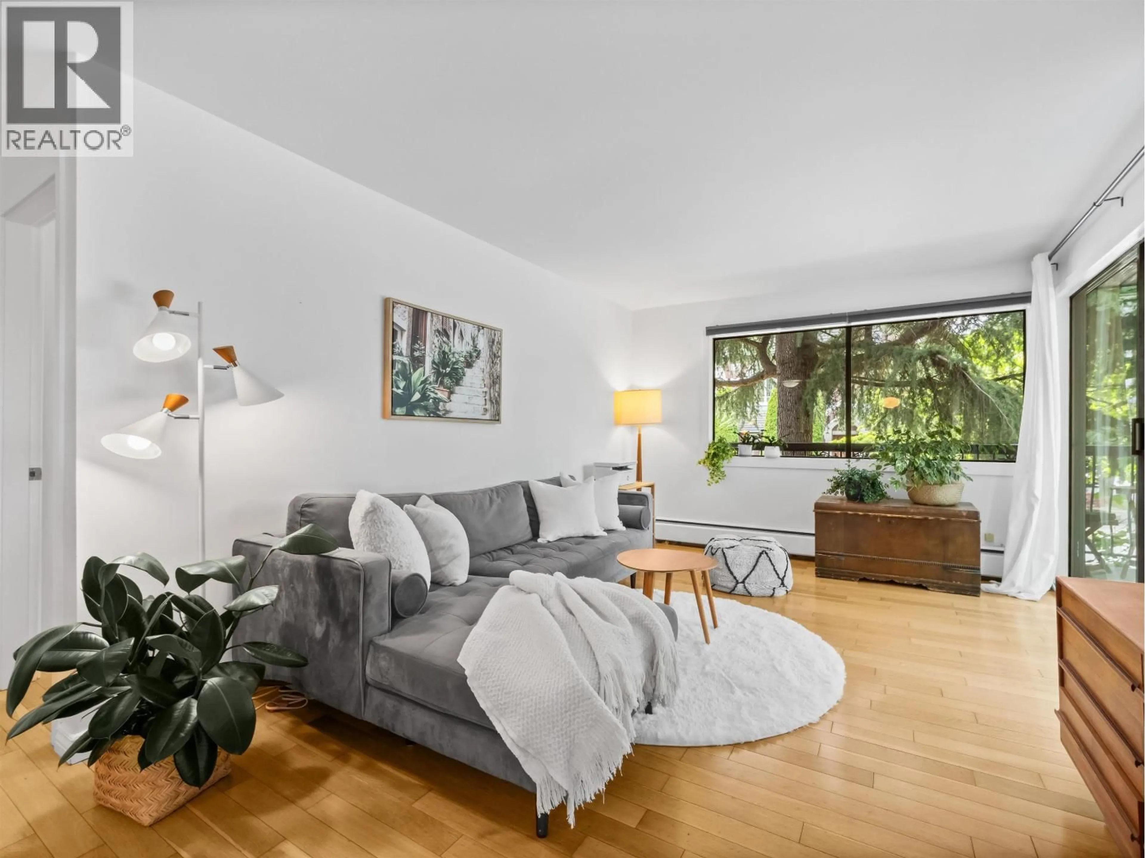 Living room with furniture, unknown for 201 - 2330 MAPLE STREET, Vancouver British Columbia V6J3T6