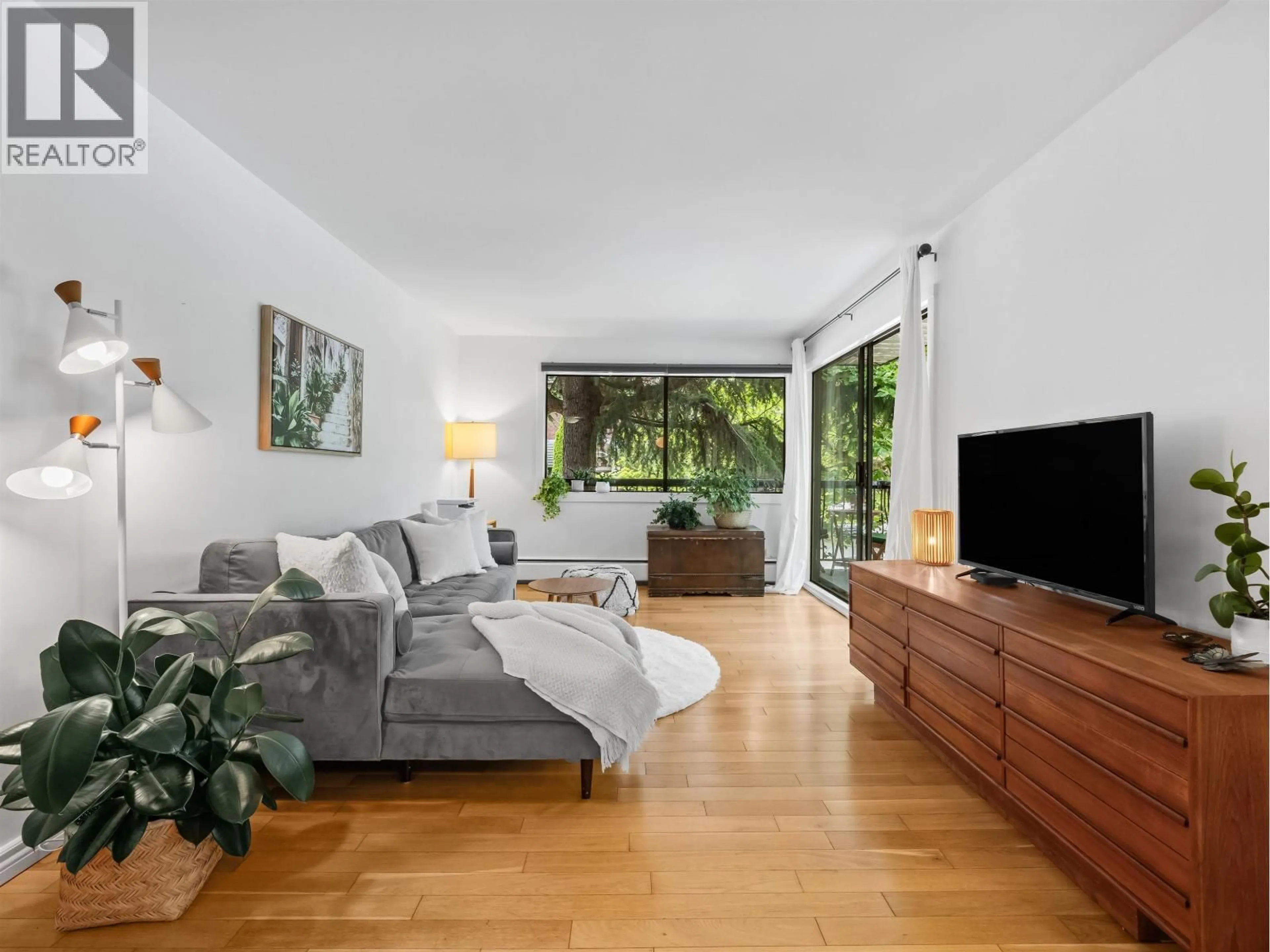 Living room with furniture, unknown for 201 - 2330 MAPLE STREET, Vancouver British Columbia V6J3T6