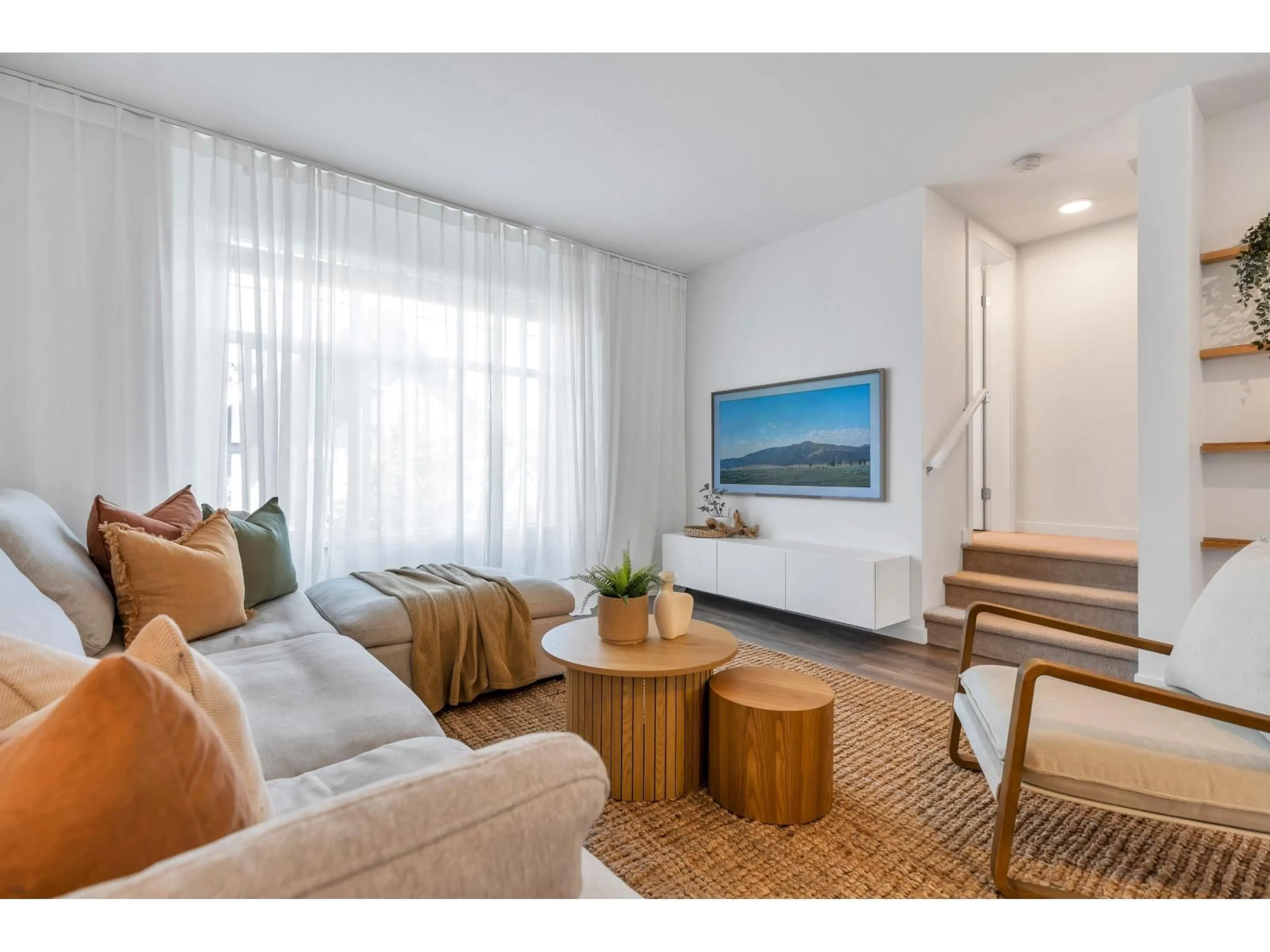 Living room with furniture, wood/laminate floor for 103 - 15268 28 AVENUE, Surrey British Columbia V4P0E8