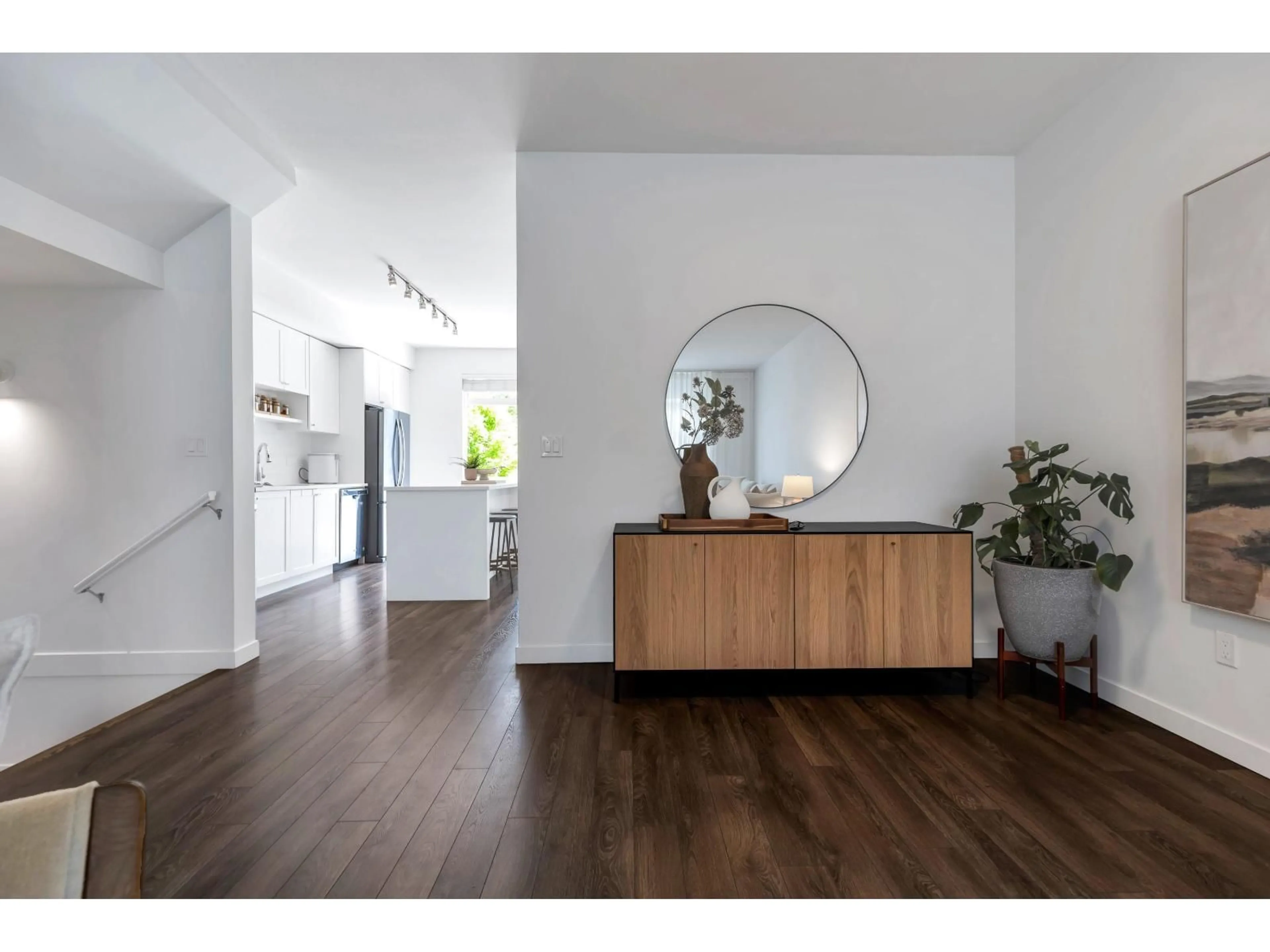 Indoor entryway for 103 - 15268 28 AVENUE, Surrey British Columbia V4P0E8