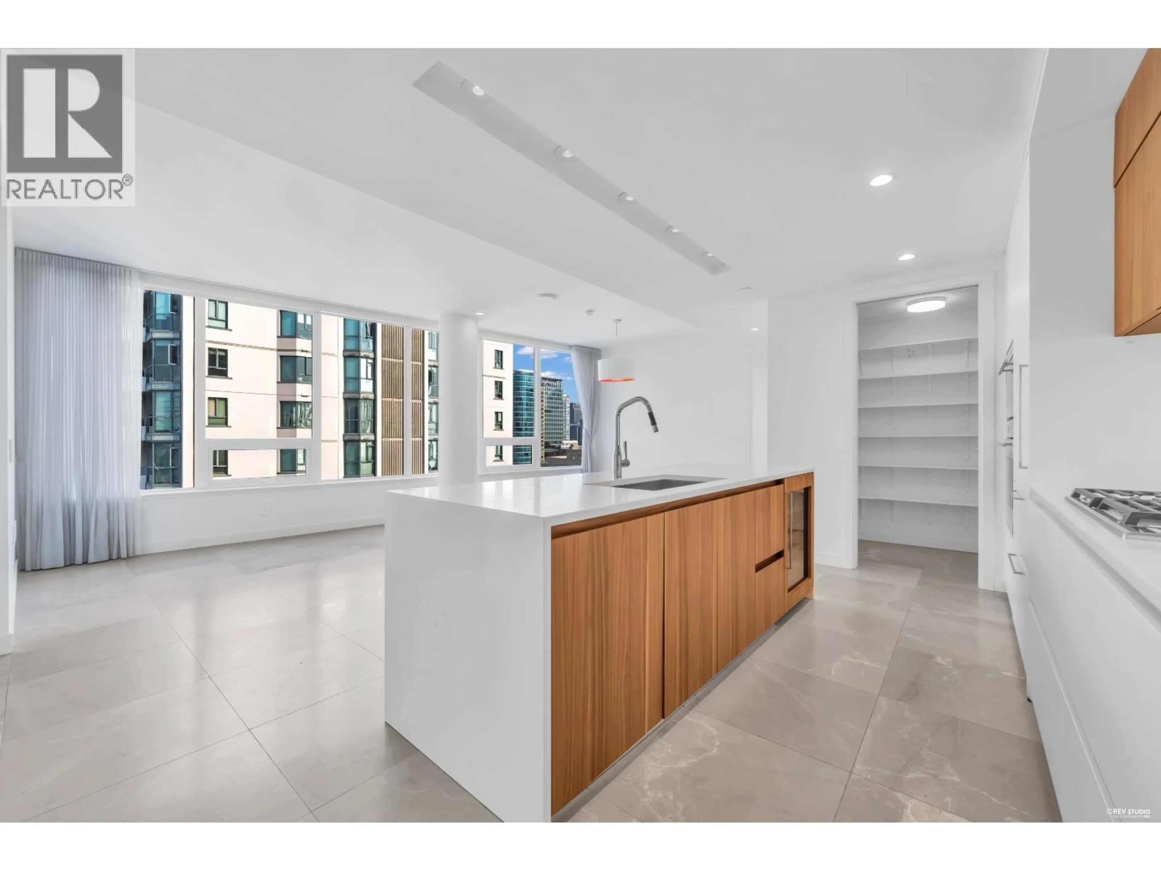 Open concept kitchen, unknown for 2005 - 885 CAMBIE STREET, Vancouver British Columbia V6B0R6