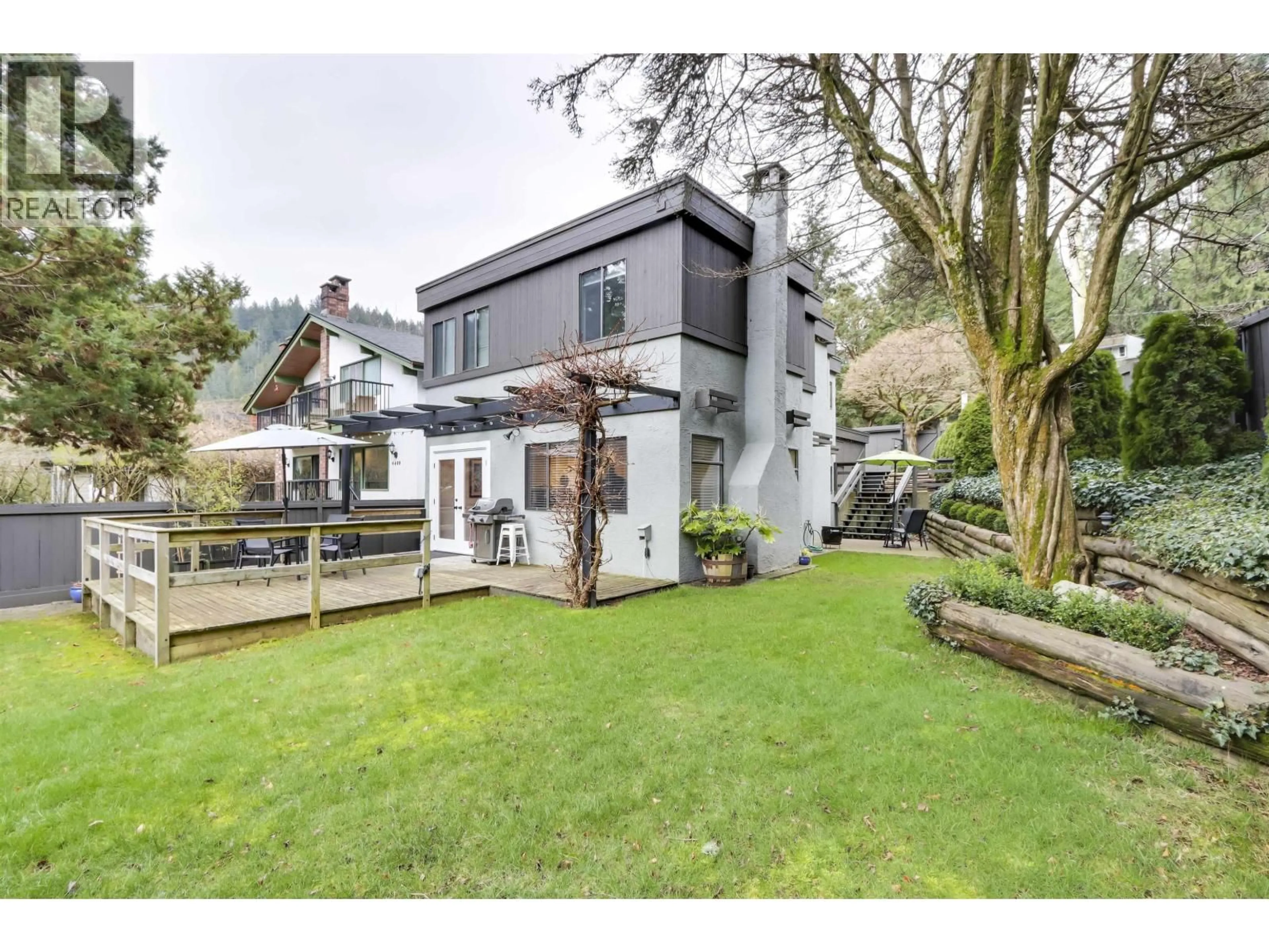 A pic from outside/outdoor area/front of a property/back of a property/a pic from drone, street for 6590 NELSON AVENUE, West Vancouver British Columbia V7W2A9