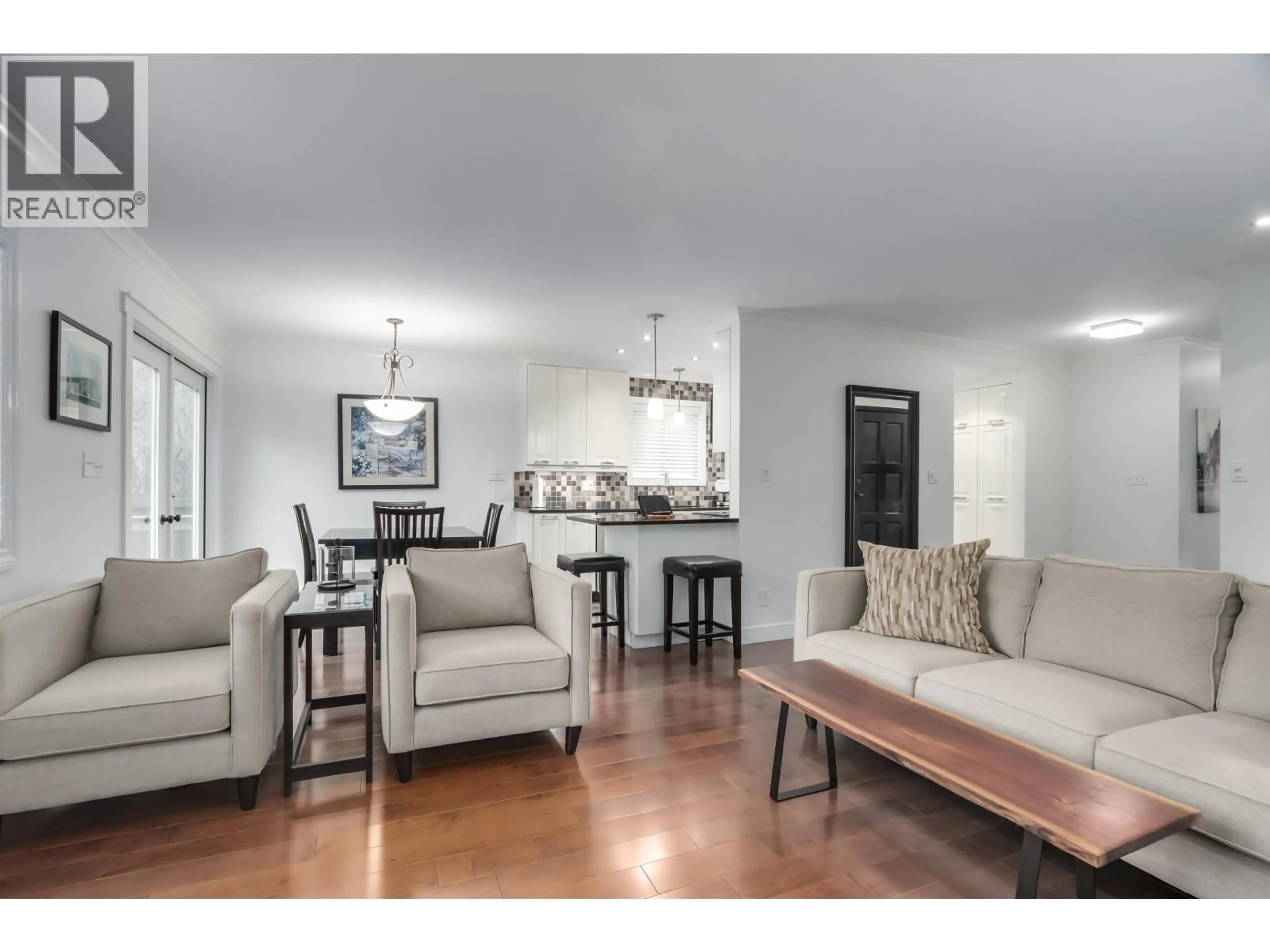 Living room with furniture, wood/laminate floor for 6590 NELSON AVENUE, West Vancouver British Columbia V7W2A9