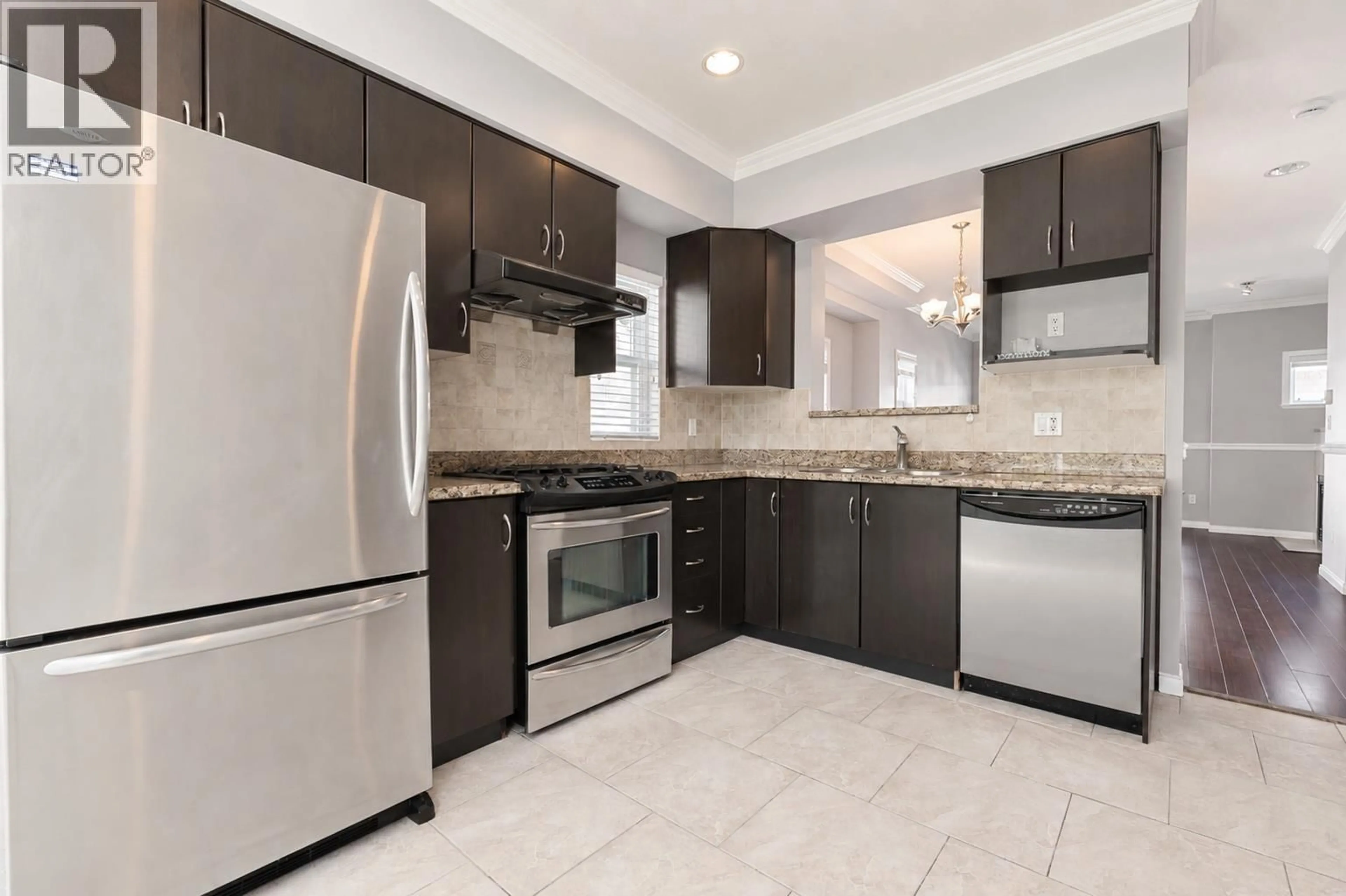Standard kitchen, ceramic/tile floor for 5 - 9451 GRANVILLE AVENUE, Richmond British Columbia V6Y1P9