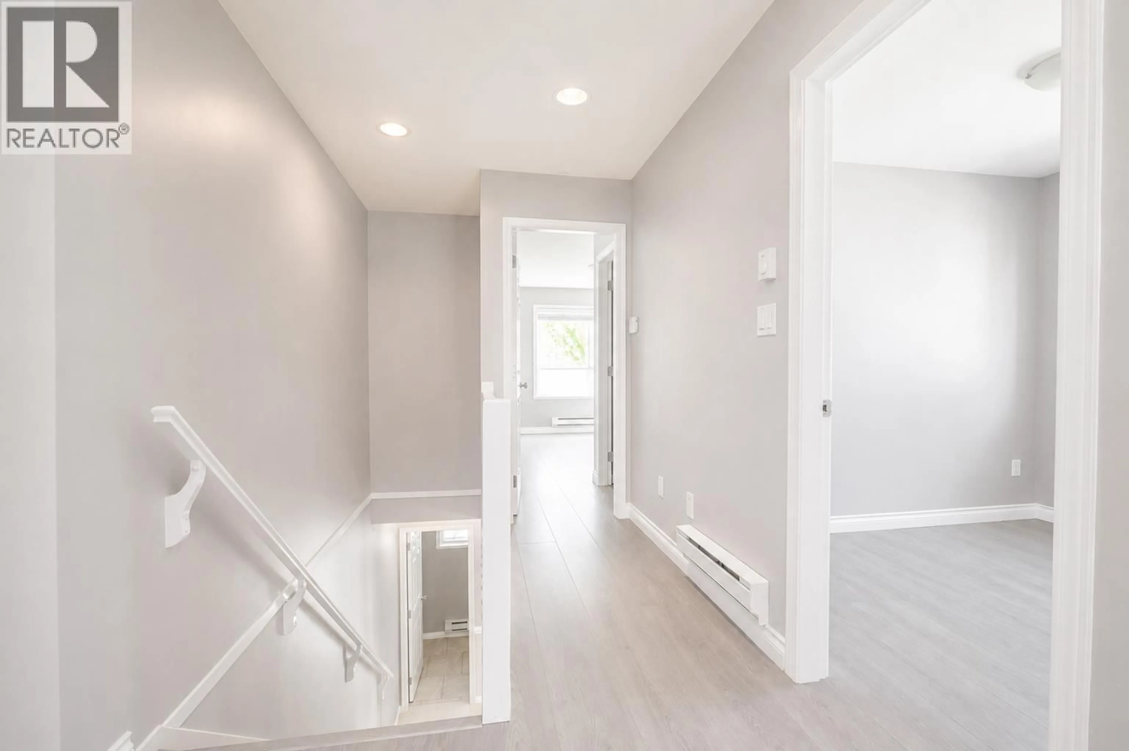 Indoor entryway for 5 - 9451 GRANVILLE AVENUE, Richmond British Columbia V6Y1P9