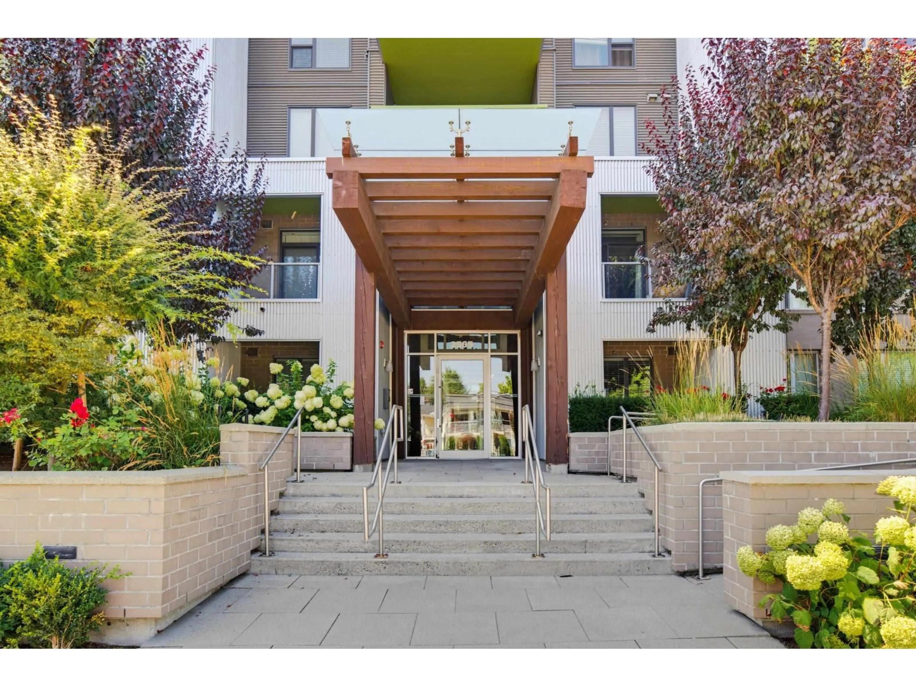 Indoor foyer for 105 - 2565 WARE STREET, Abbotsford British Columbia V2S0J5