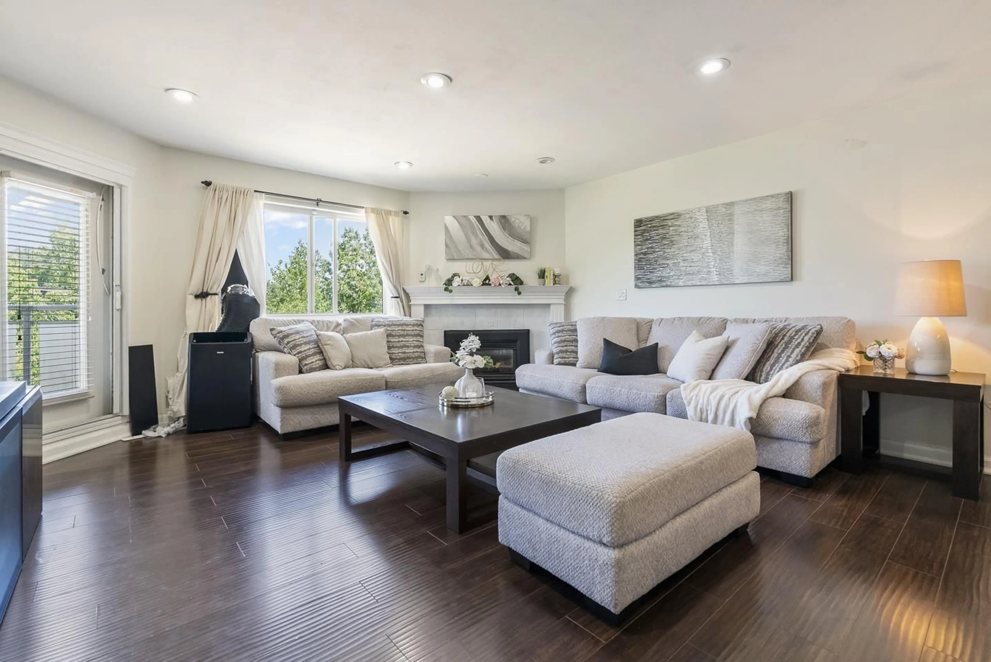 Living room with furniture, unknown for 401 - 13680 84 AVENUE, Surrey British Columbia V3W0T6