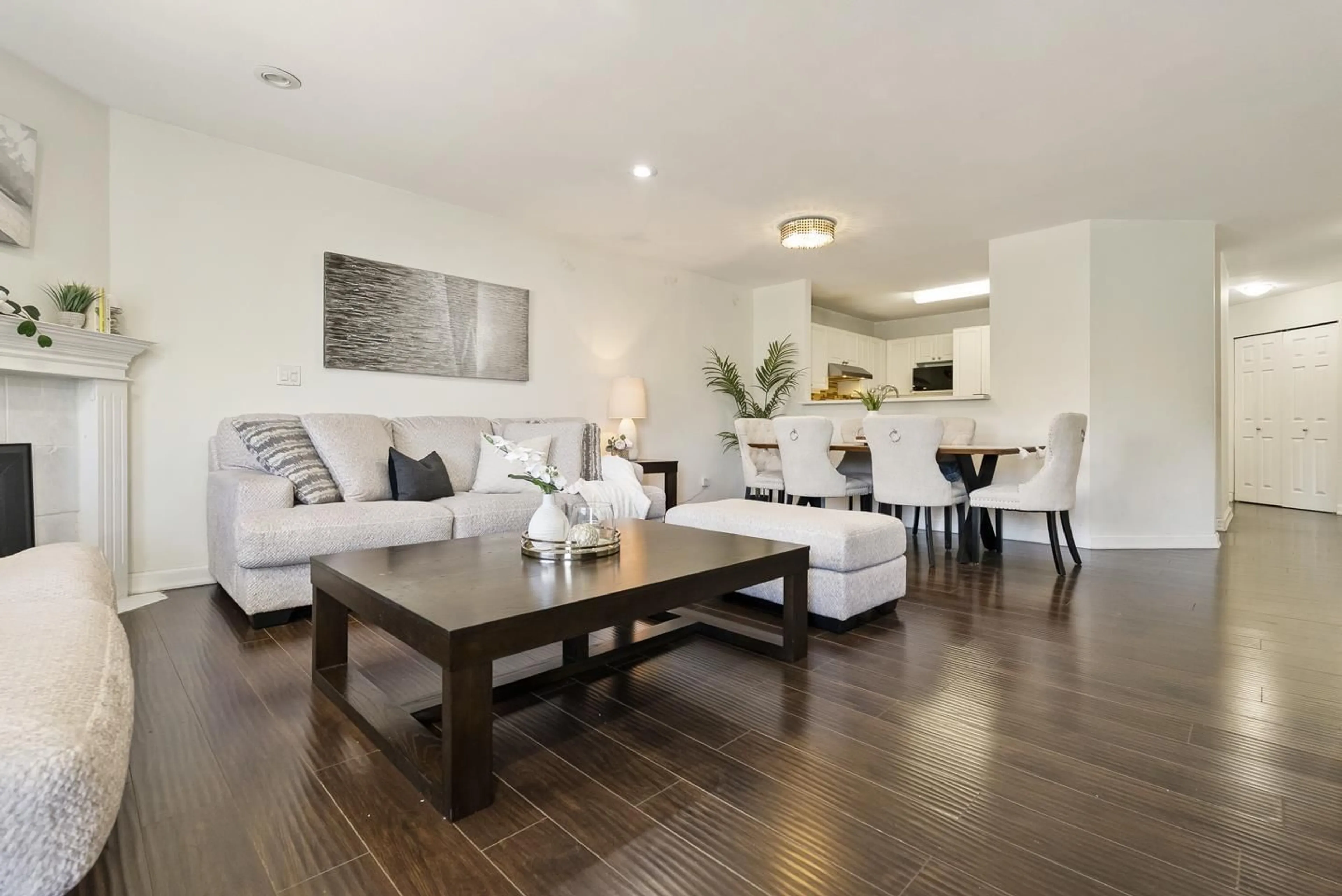 Living room with furniture, wood/laminate floor for 401 - 13680 84 AVENUE, Surrey British Columbia V3W0T6